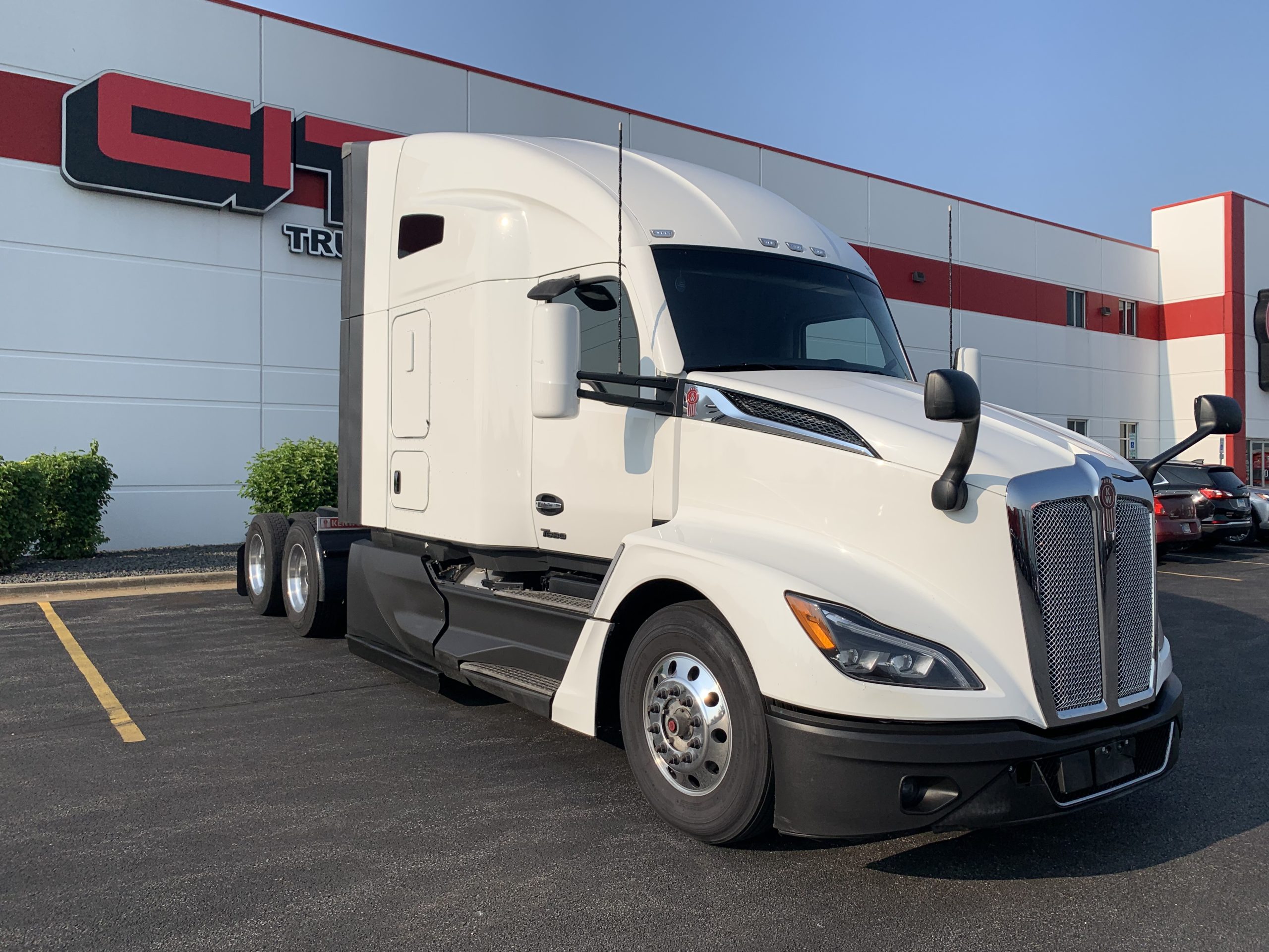 2023 KENWORTH T680 - image 3 of 6