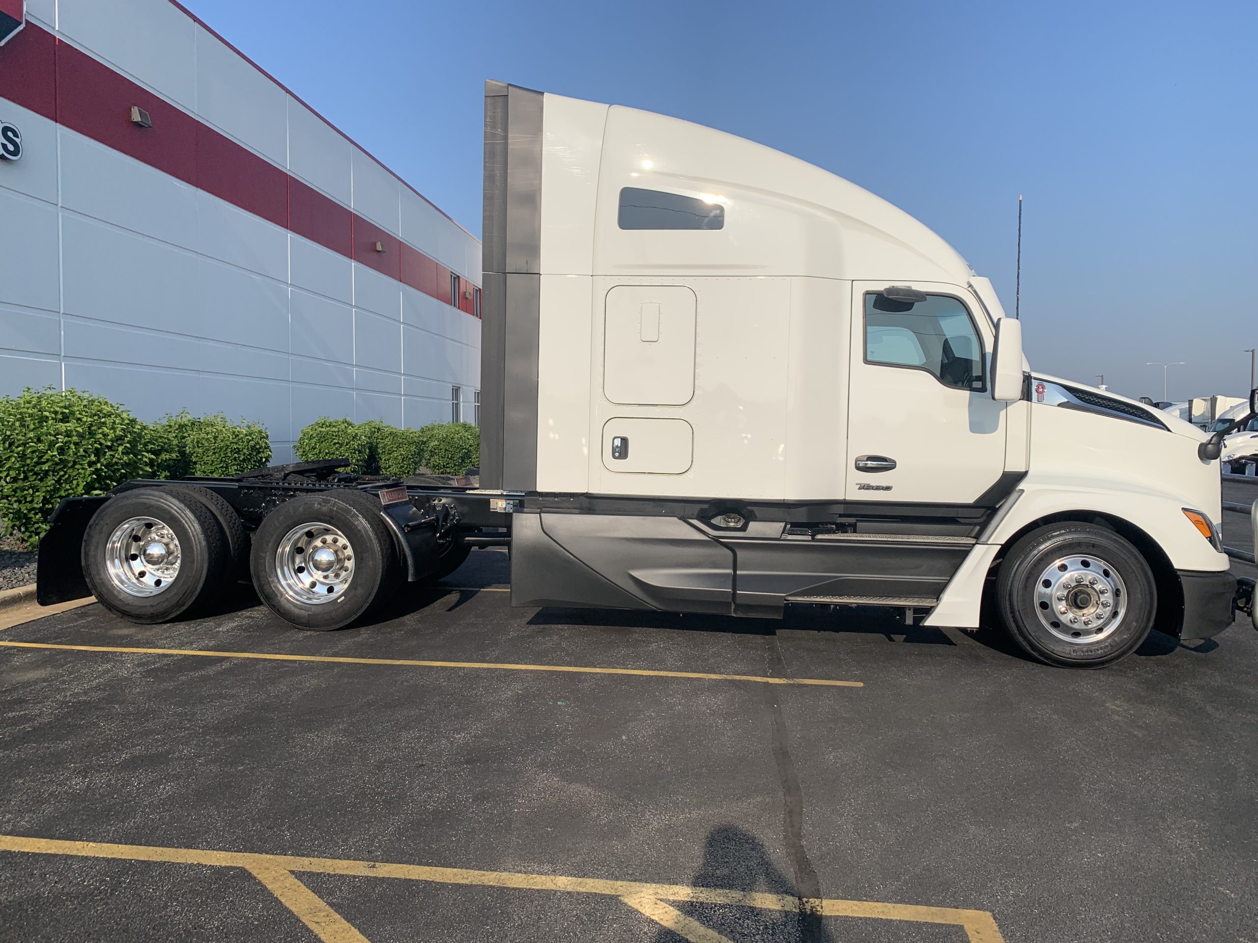 2023 KENWORTH T680 - image 4 of 6