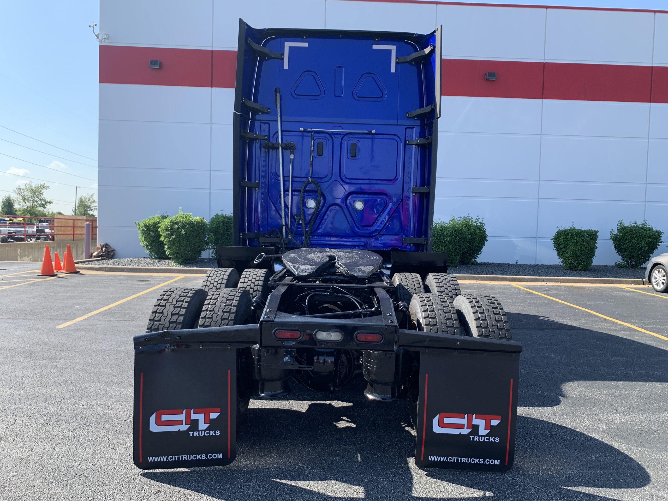 2020 FREIGHTLINER CASCADIA - image 4 of 6