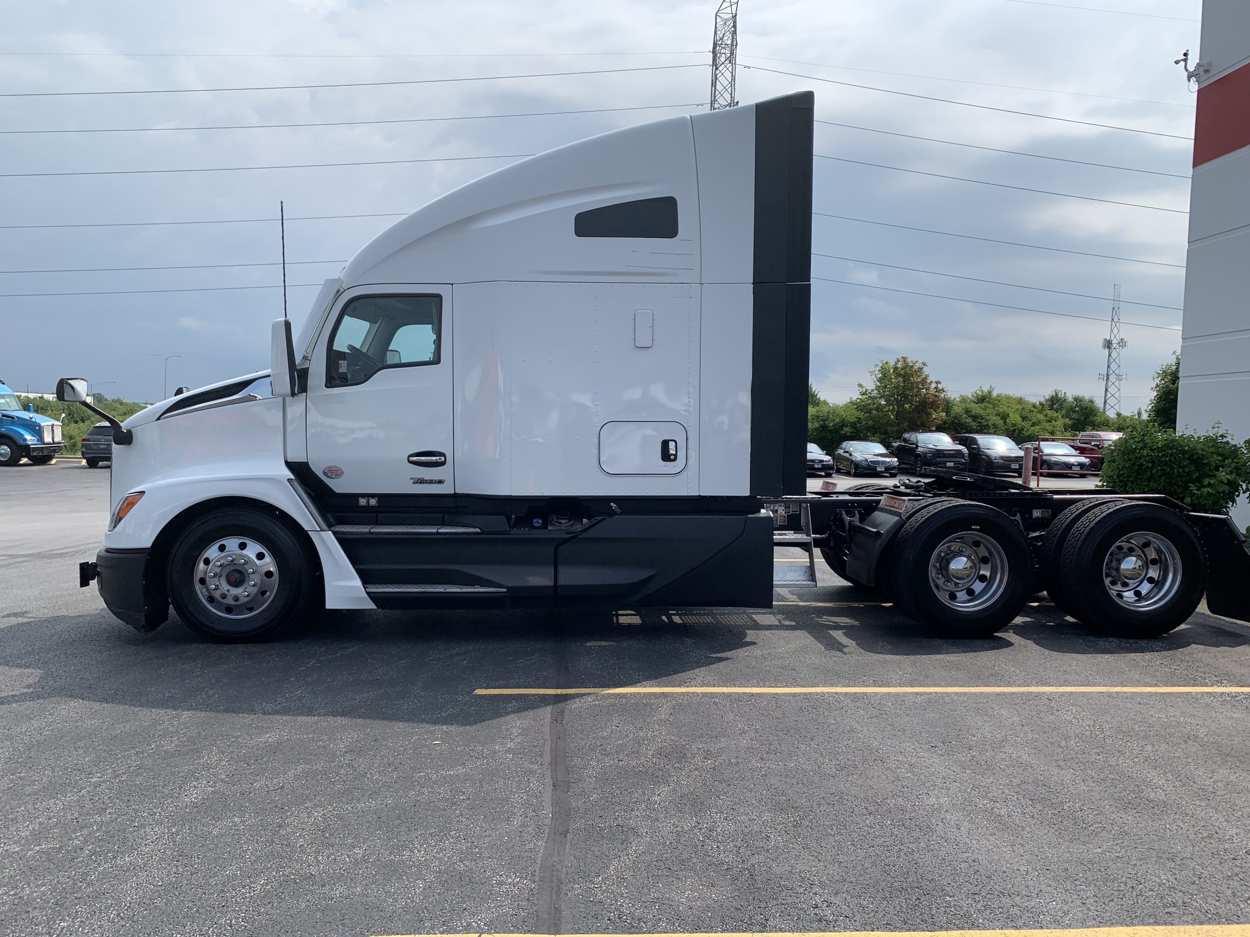 2023 KENWORTH T680 - image 5 of 6