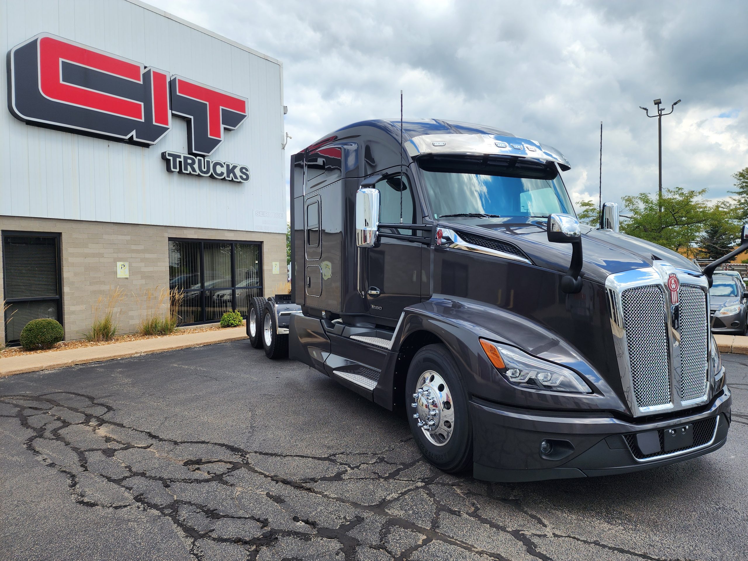 2026 KENWORTH T680 - image 2 of 6