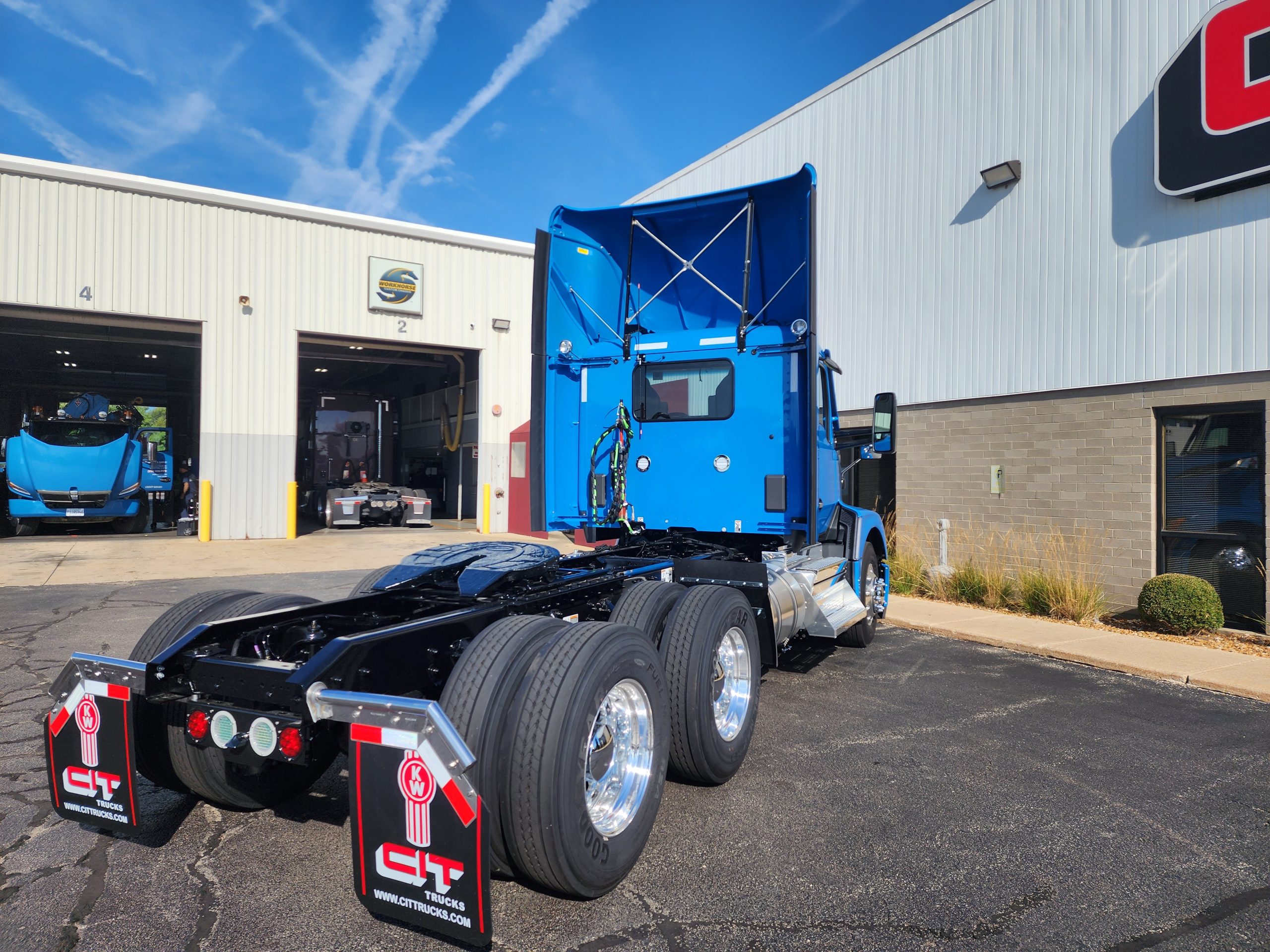 2026 KENWORTH T680 - image 3 of 6