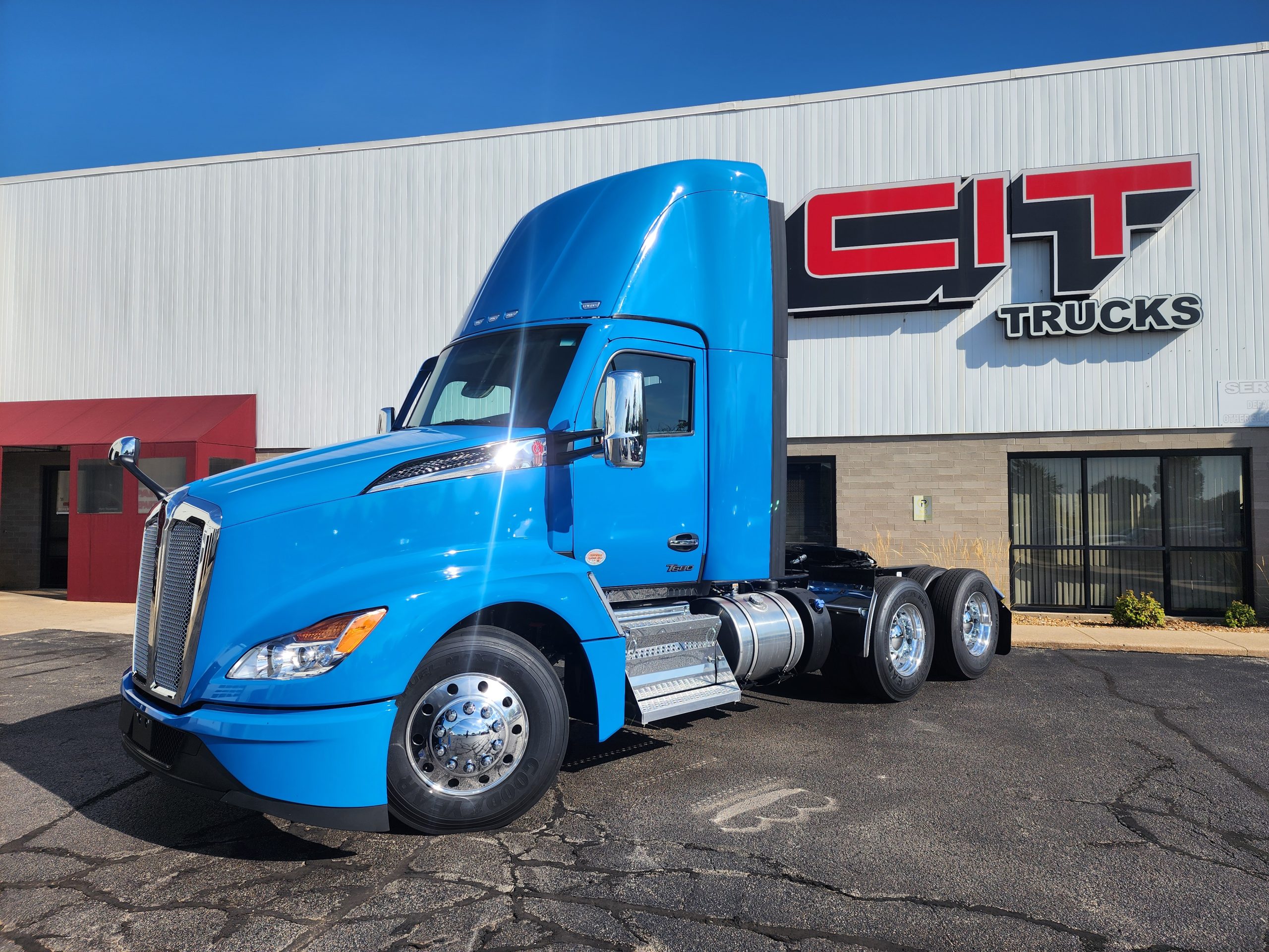 2026 KENWORTH T680 - image 2 of 6
