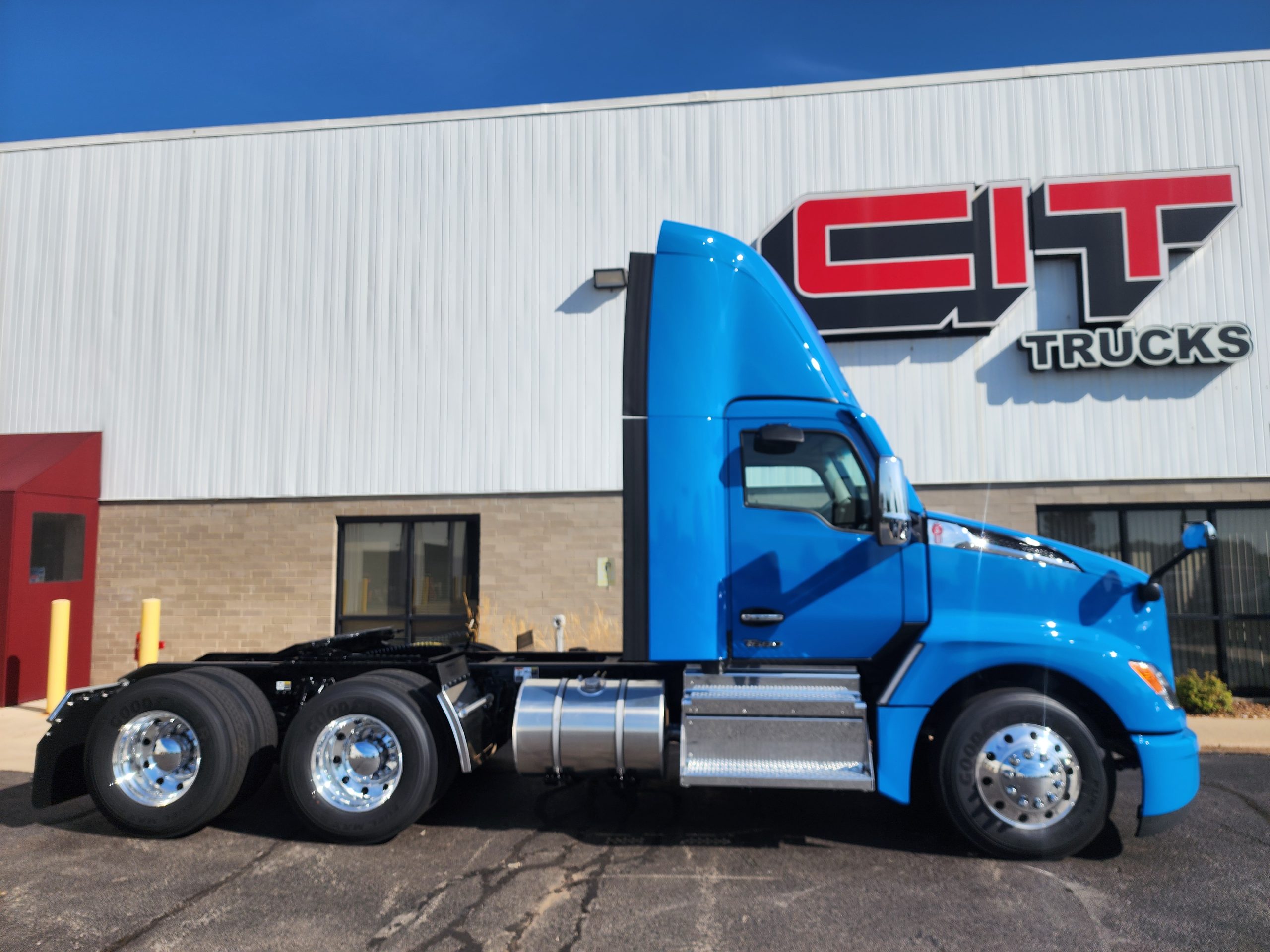 2026 KENWORTH T680 - image 5 of 6