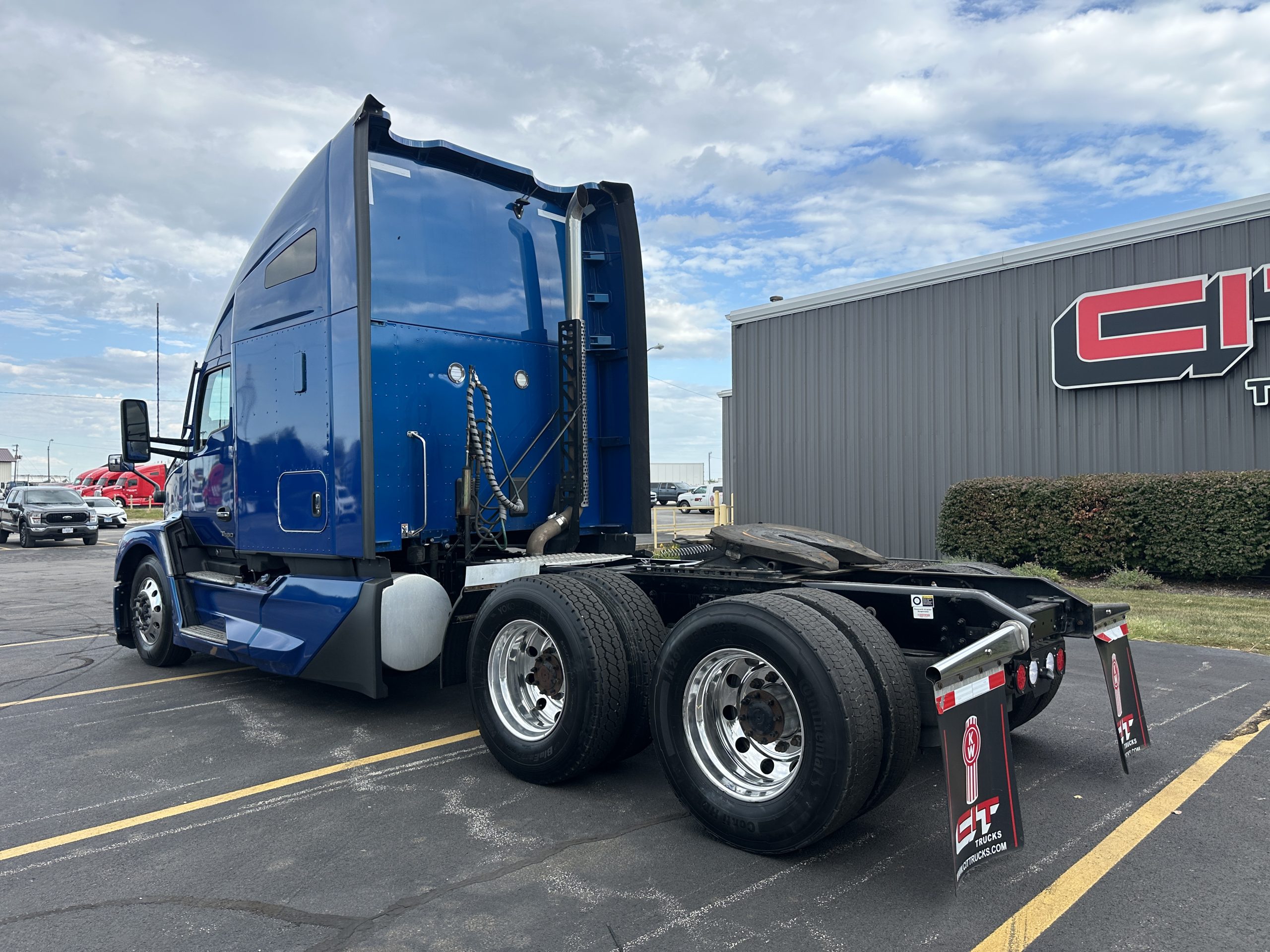 2023 KENWORTH T680 - image 4 of 6