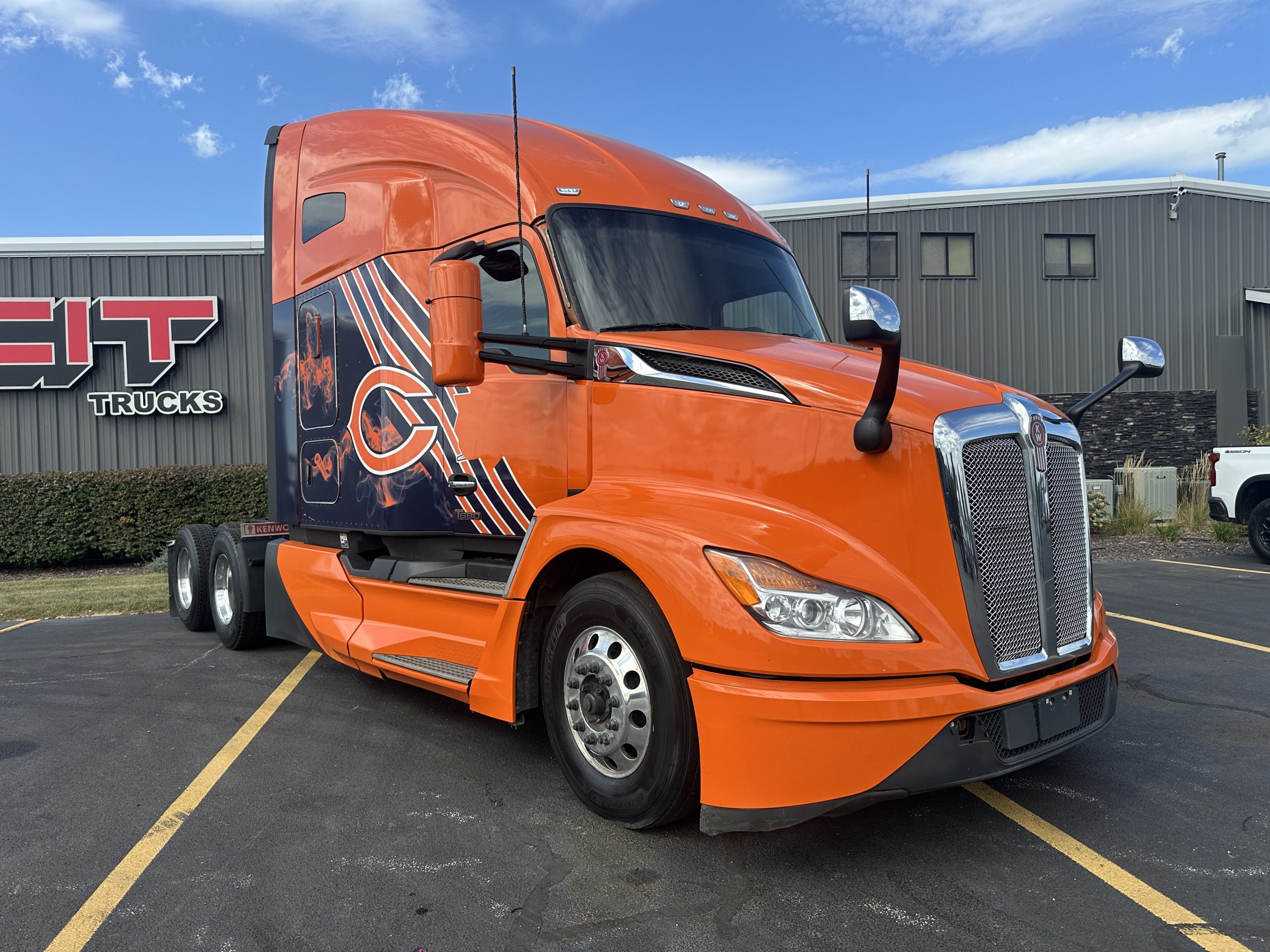 2023 KENWORTH T680 - image 3 of 6