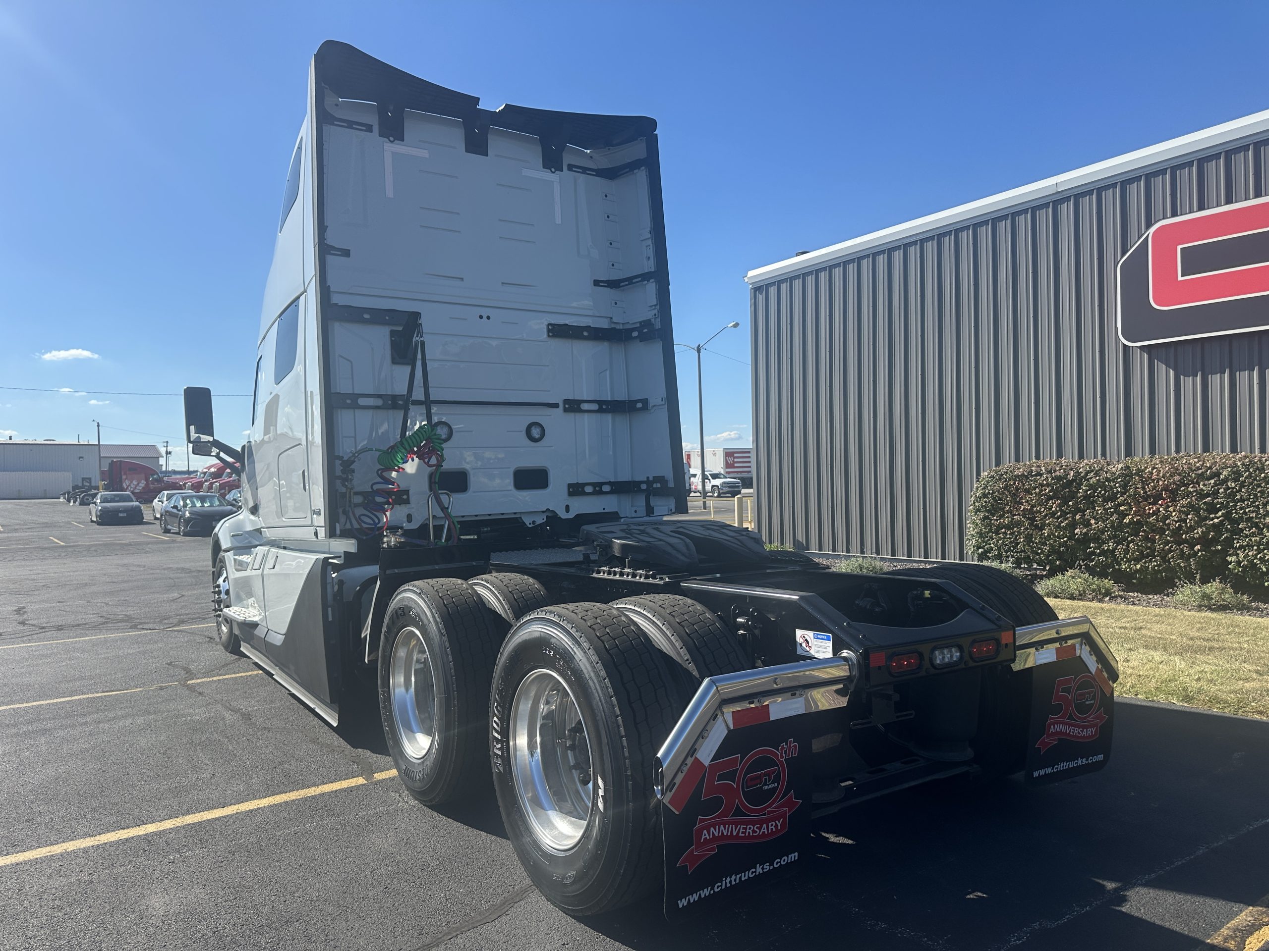 2026 VOLVO VNL860 - image 3 of 6