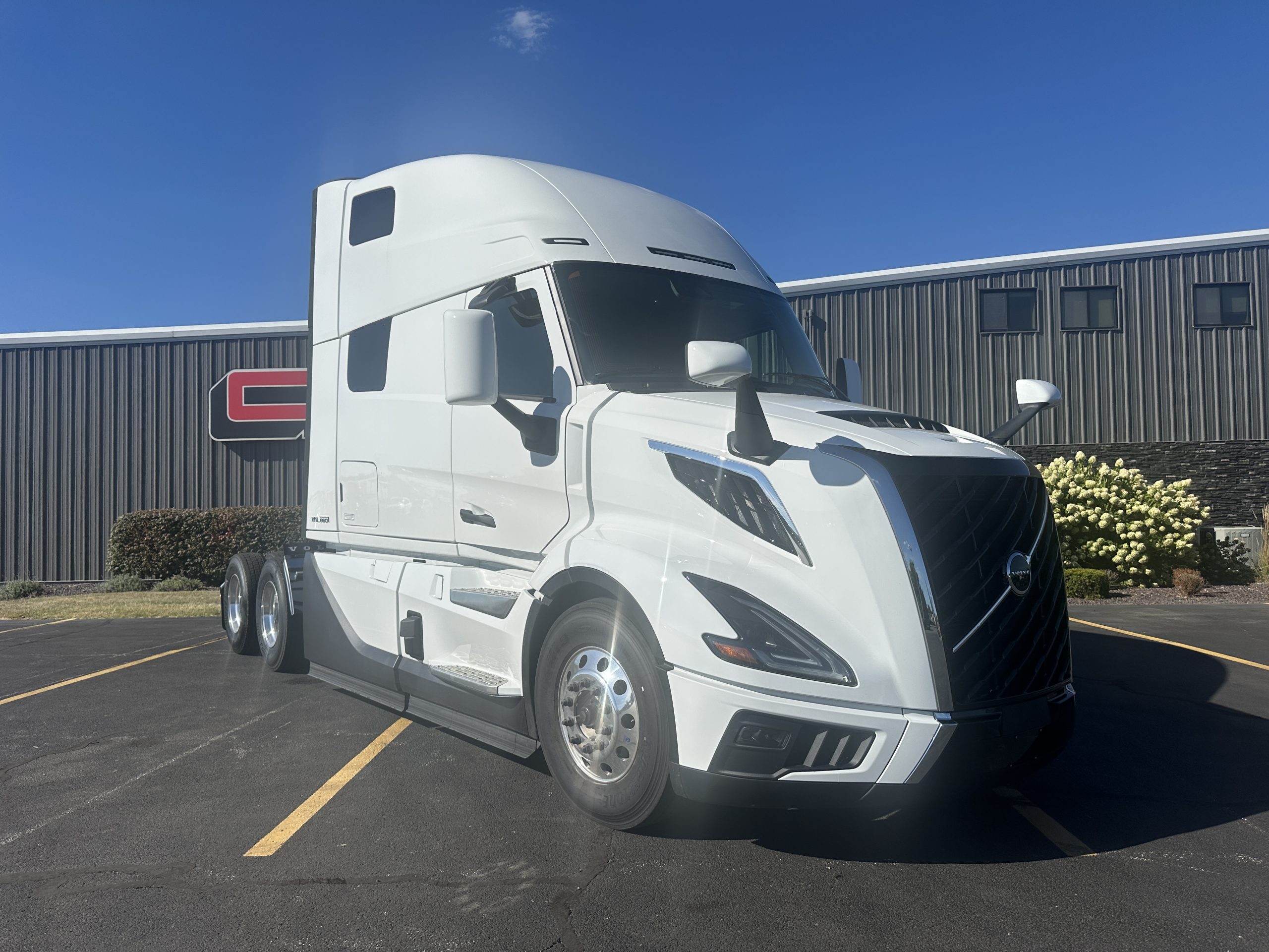 2026 VOLVO VNL860 - image 5 of 6