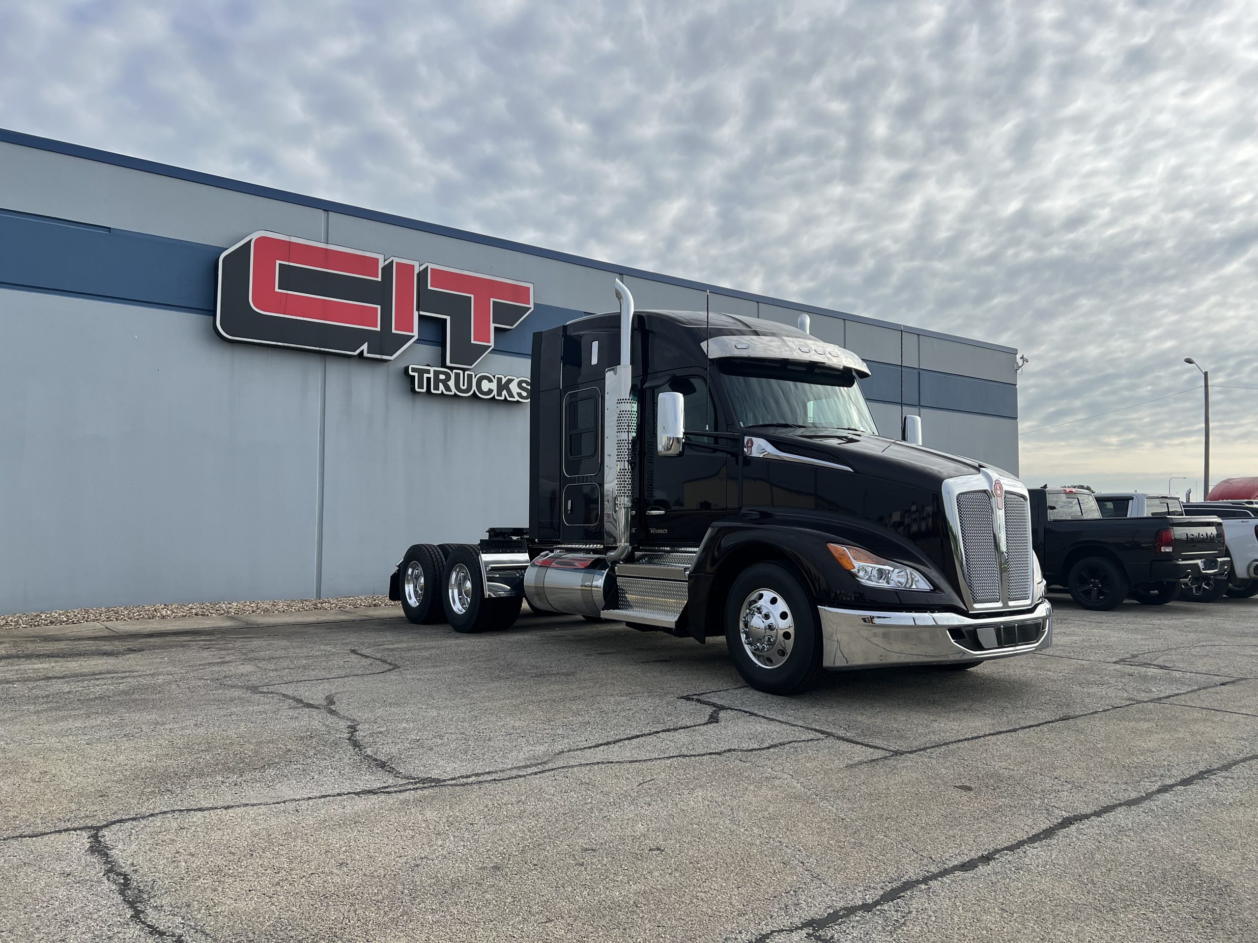 2026 KENWORTH T680 - image 3 of 6
