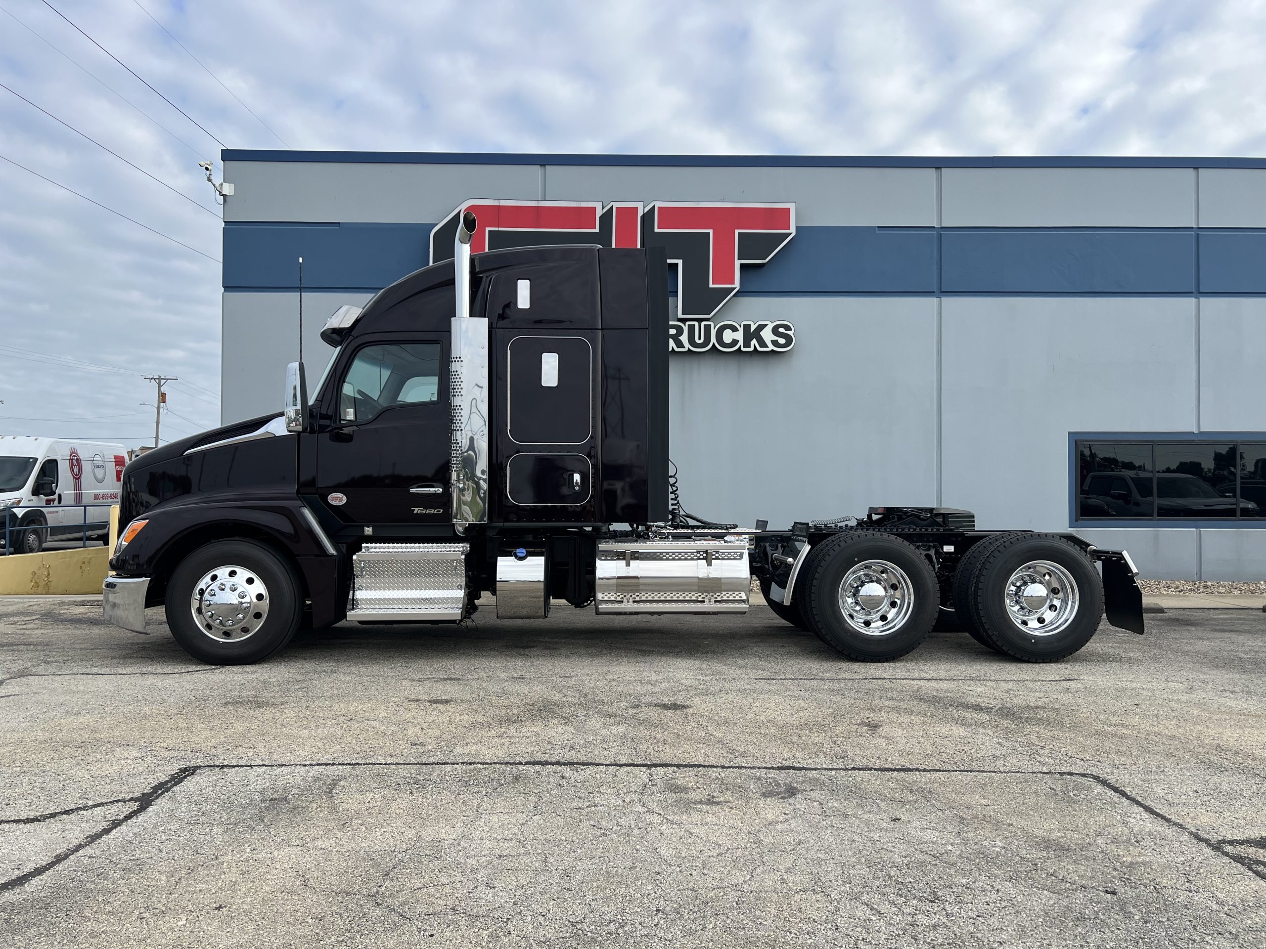 2026 KENWORTH T680 - image 5 of 6