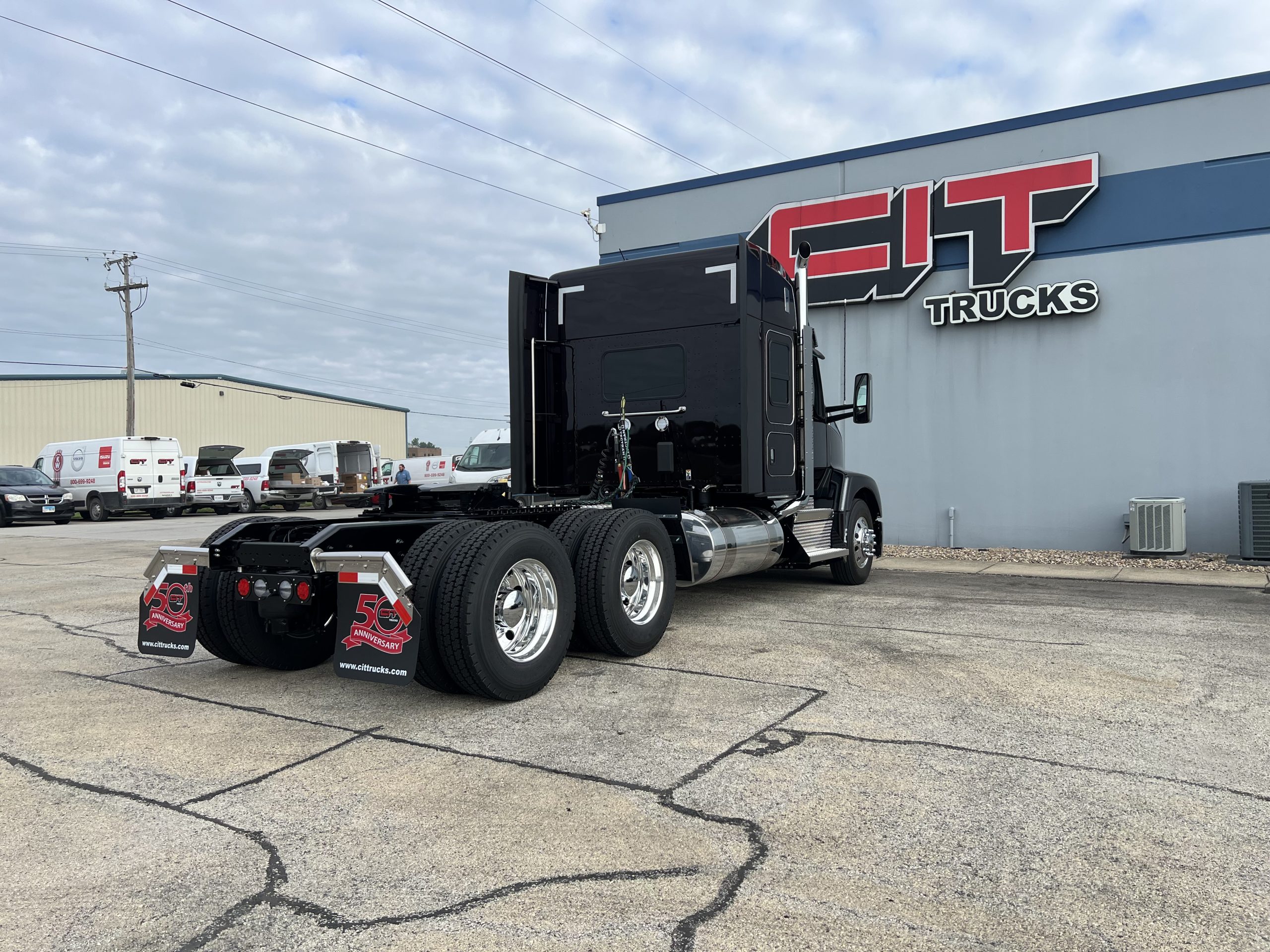 2026 KENWORTH T680 - image 4 of 6