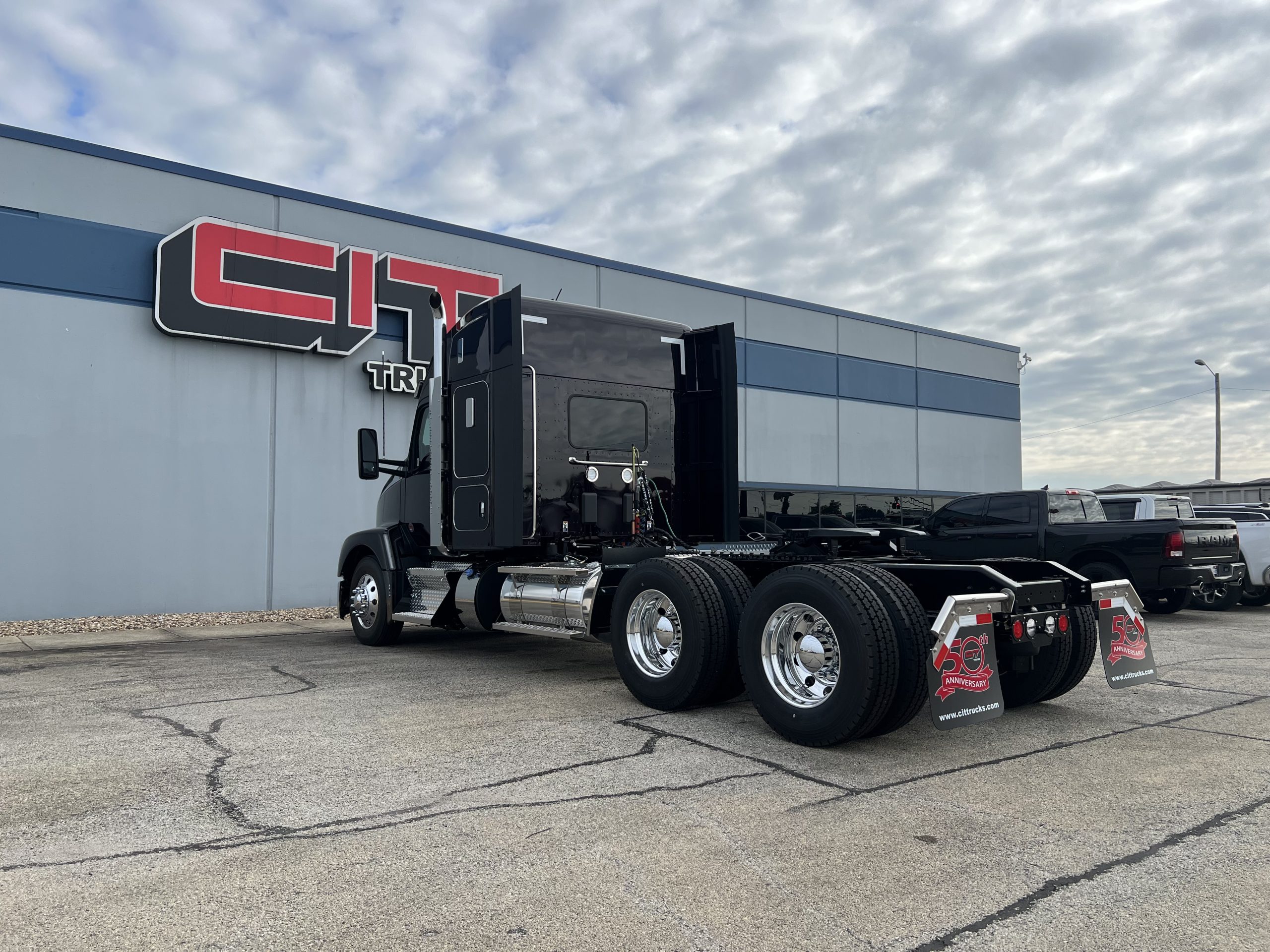 2026 KENWORTH T680 - image 6 of 6
