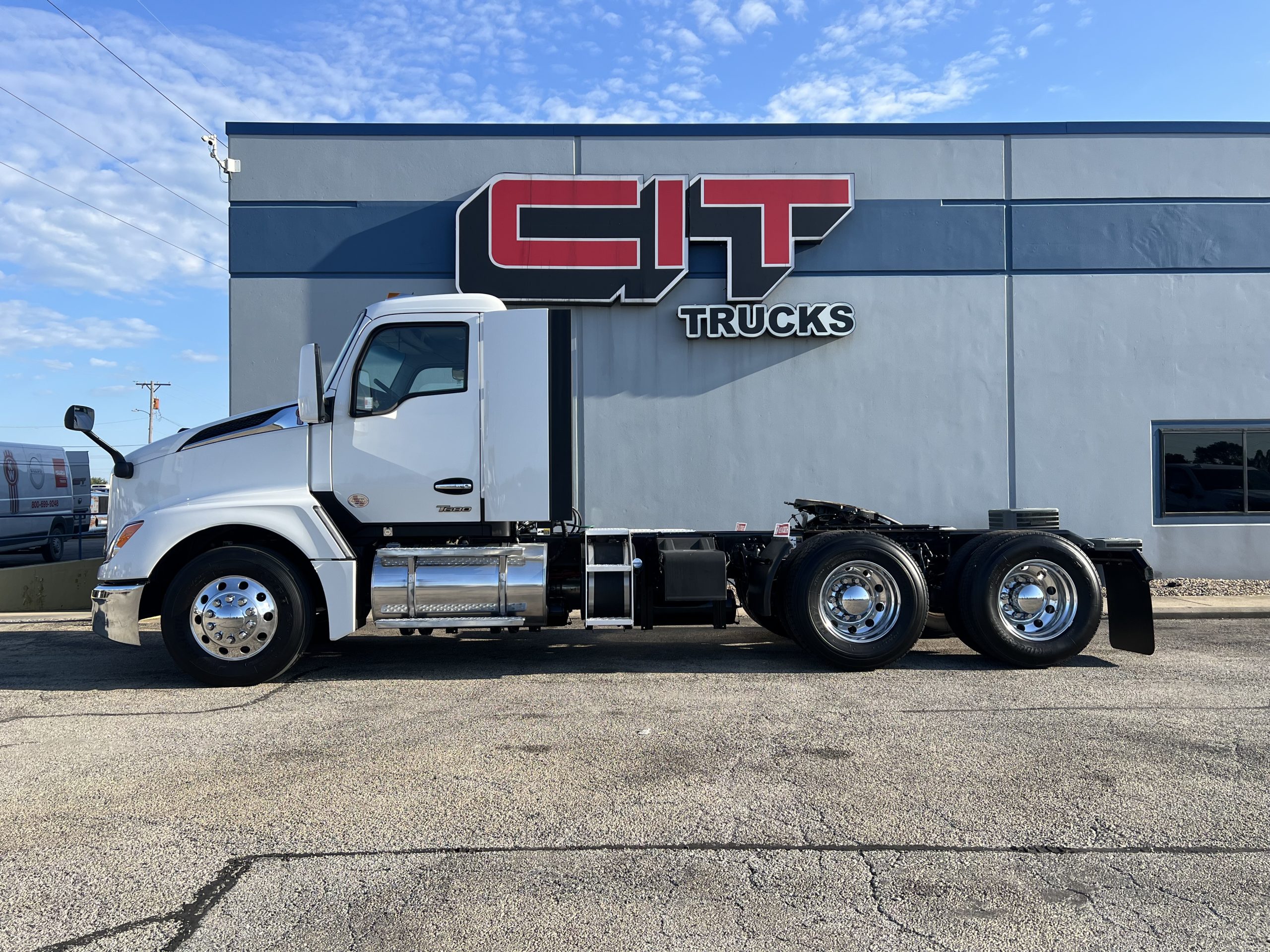 2024 KENWORTH T680 - image 5 of 6