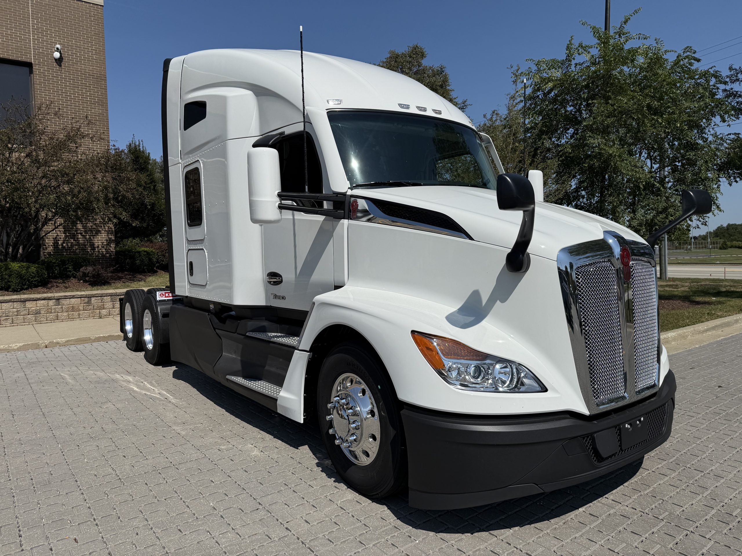 2026 KENWORTH T680 - image 3 of 6