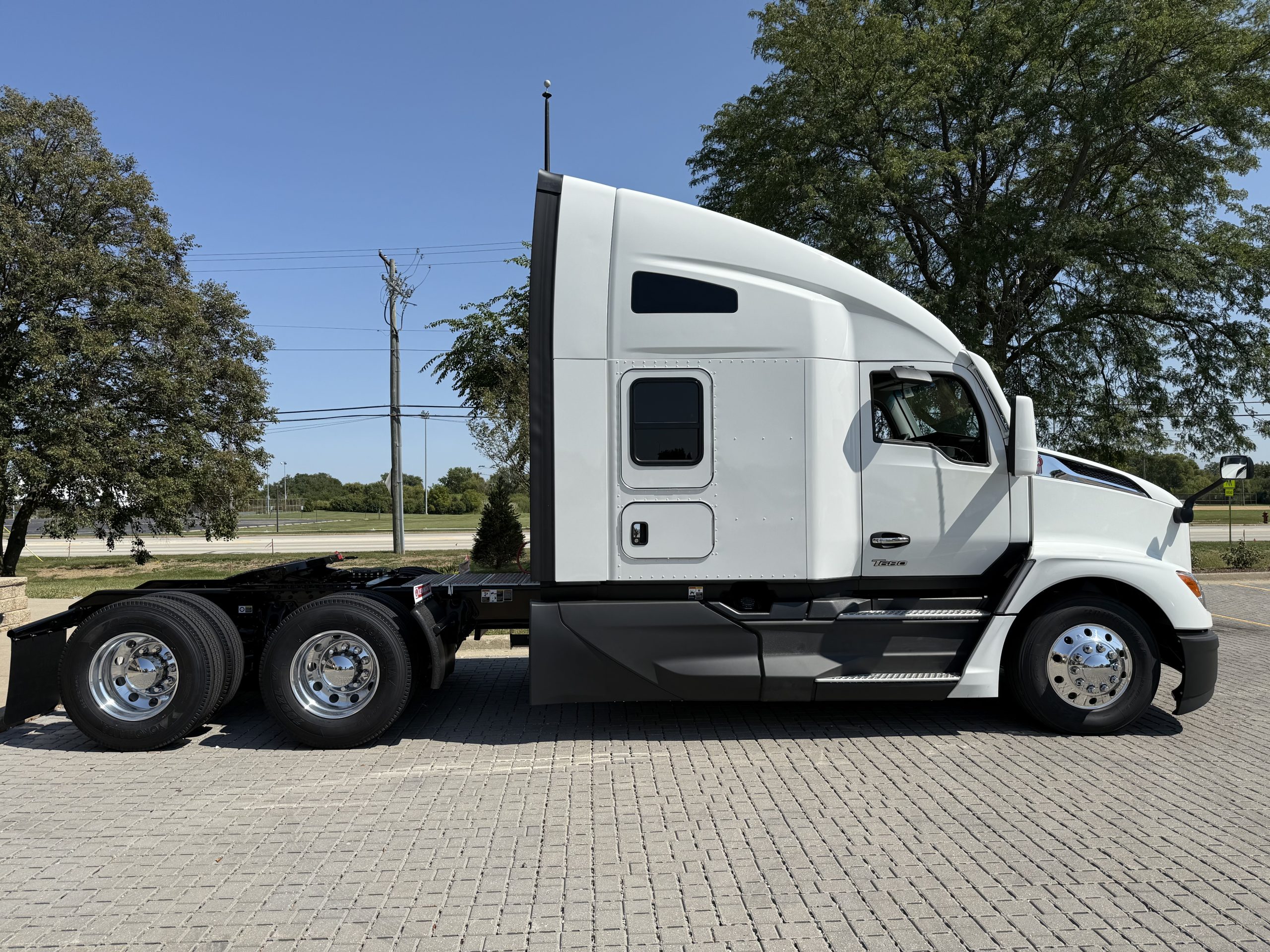 2026 KENWORTH T680 - image 5 of 6