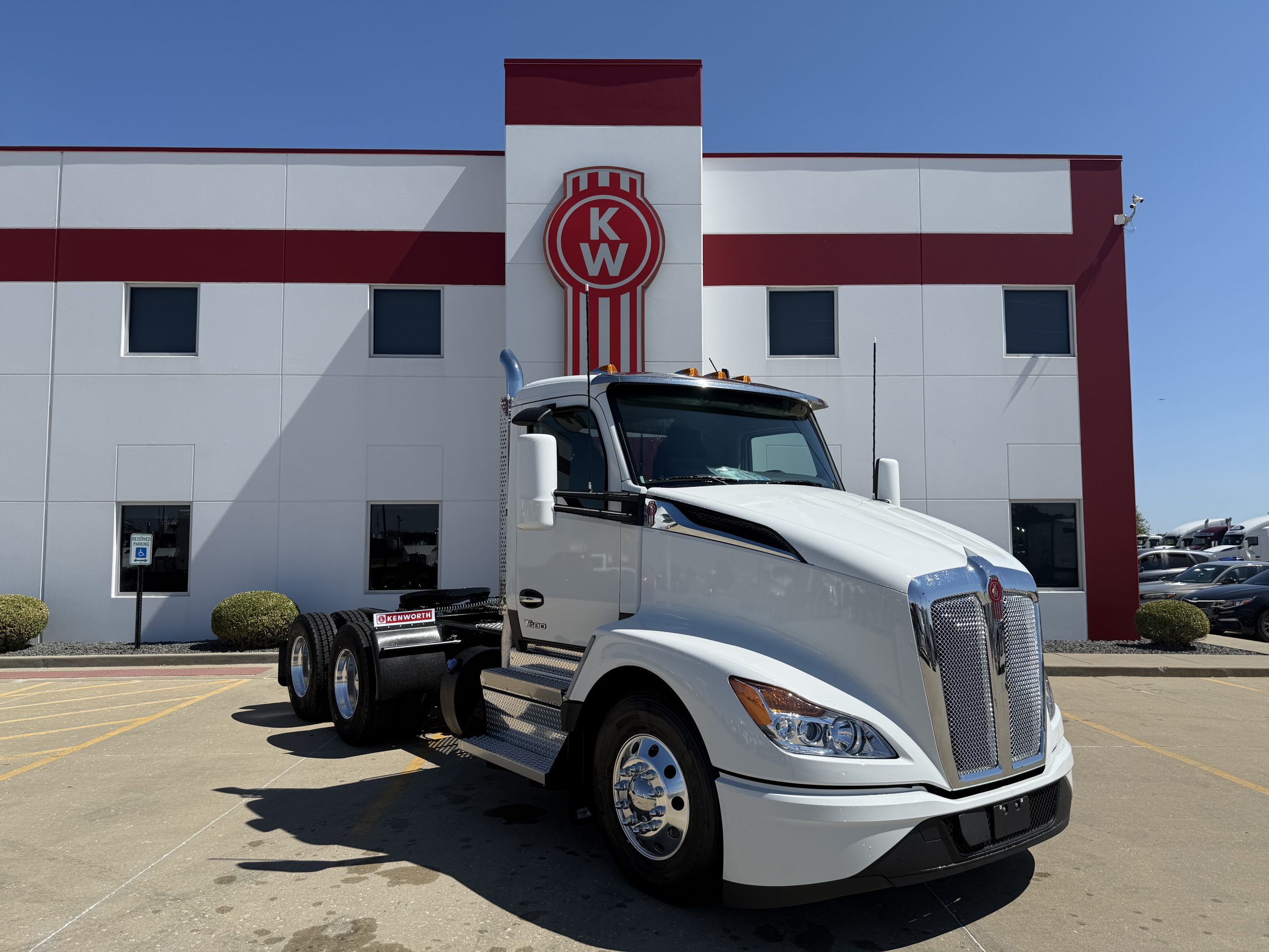 2026 KENWORTH T680 - image 3 of 6