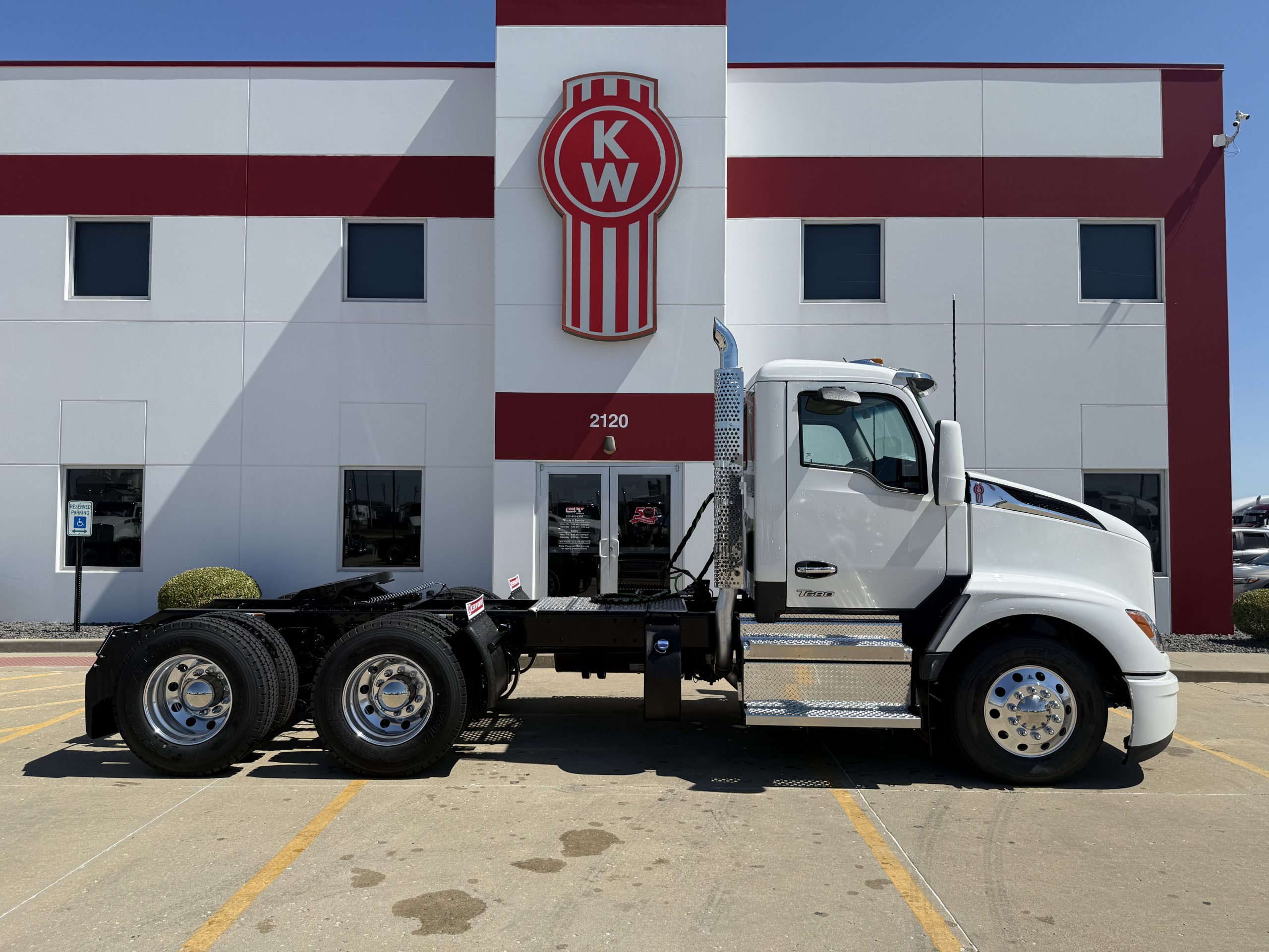 2026 KENWORTH T680 - image 4 of 6