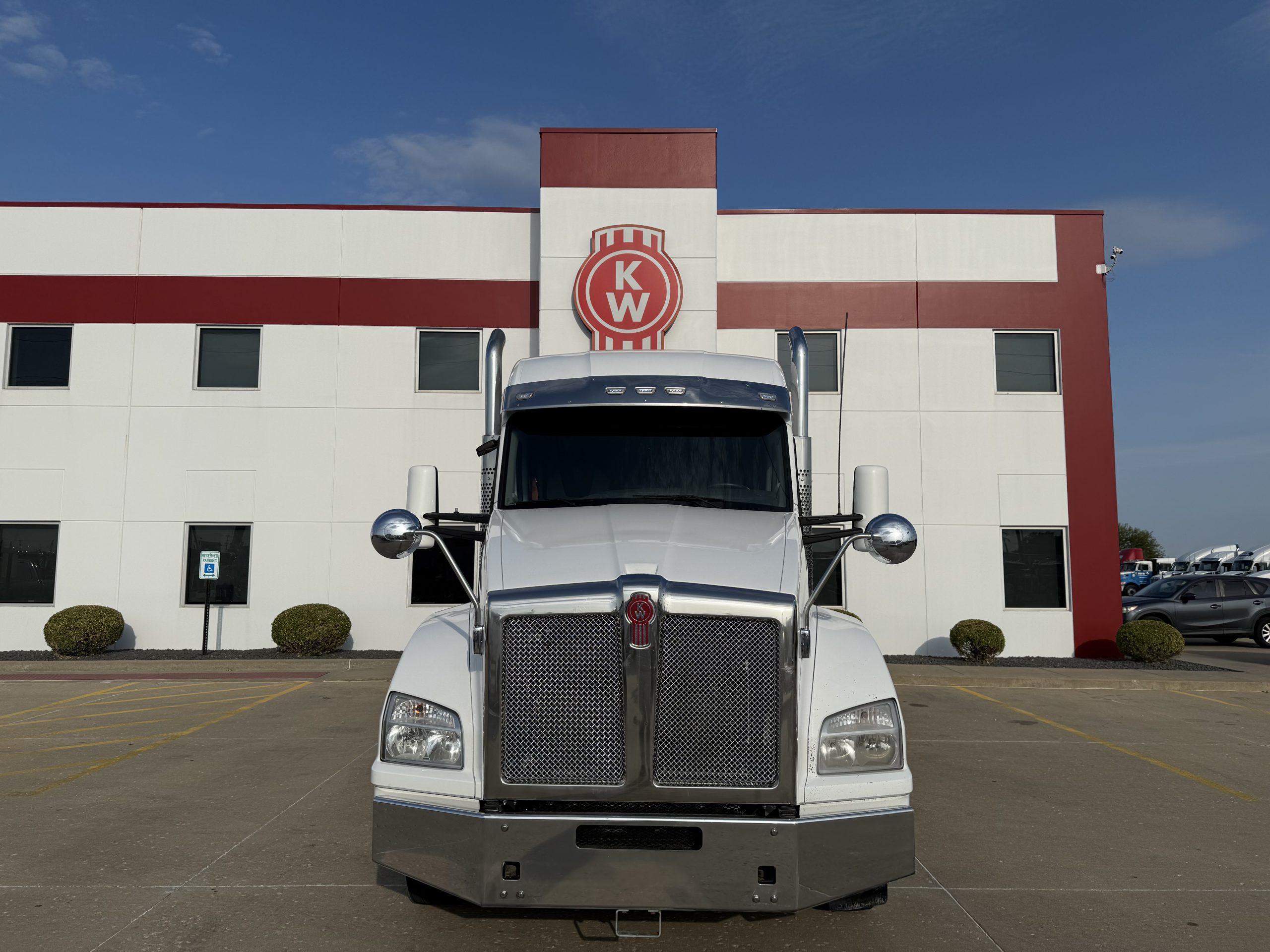2021 KENWORTH T880 - image 2 of 6