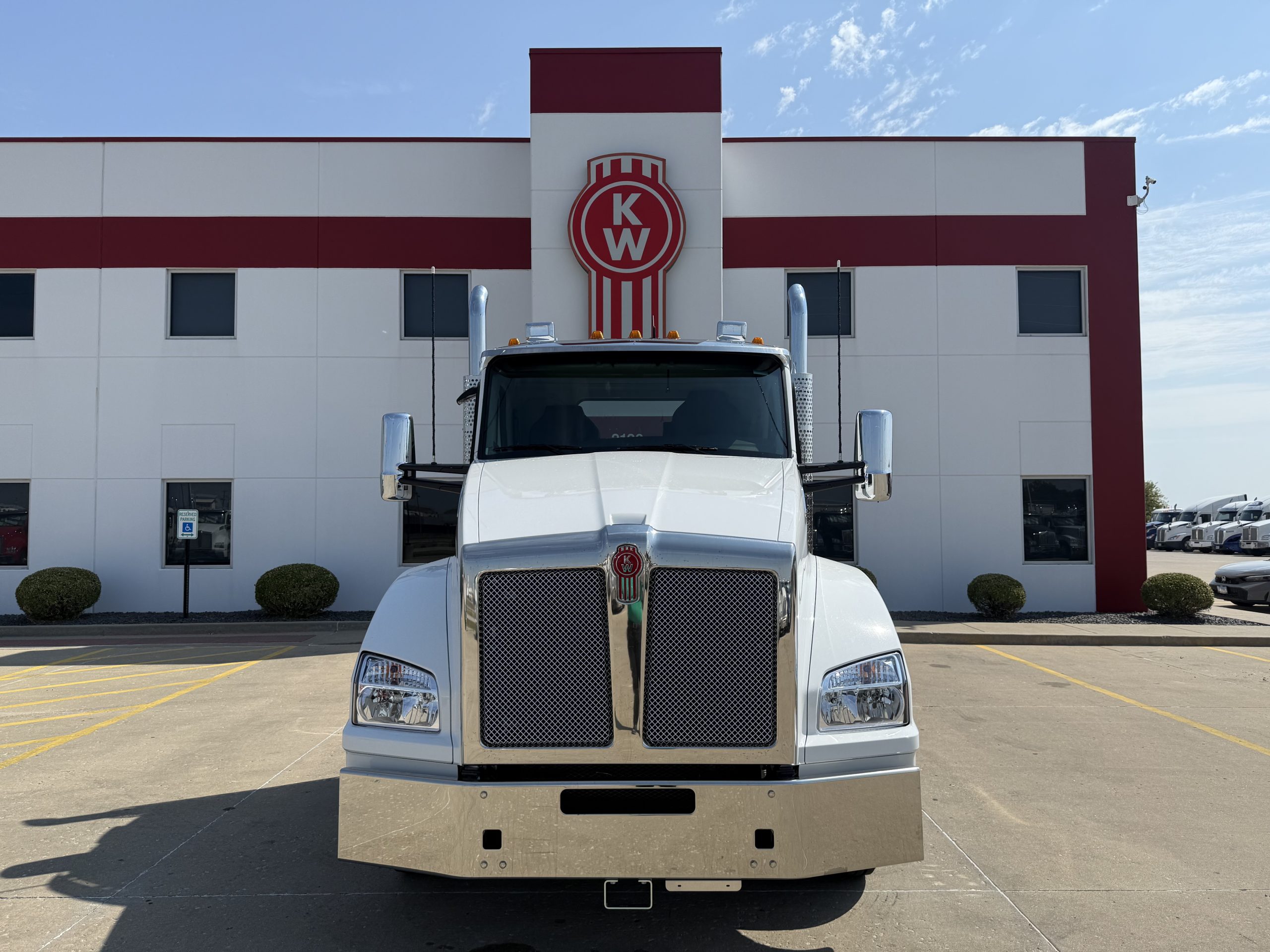 2026 KENWORTH T880 - image 2 of 6