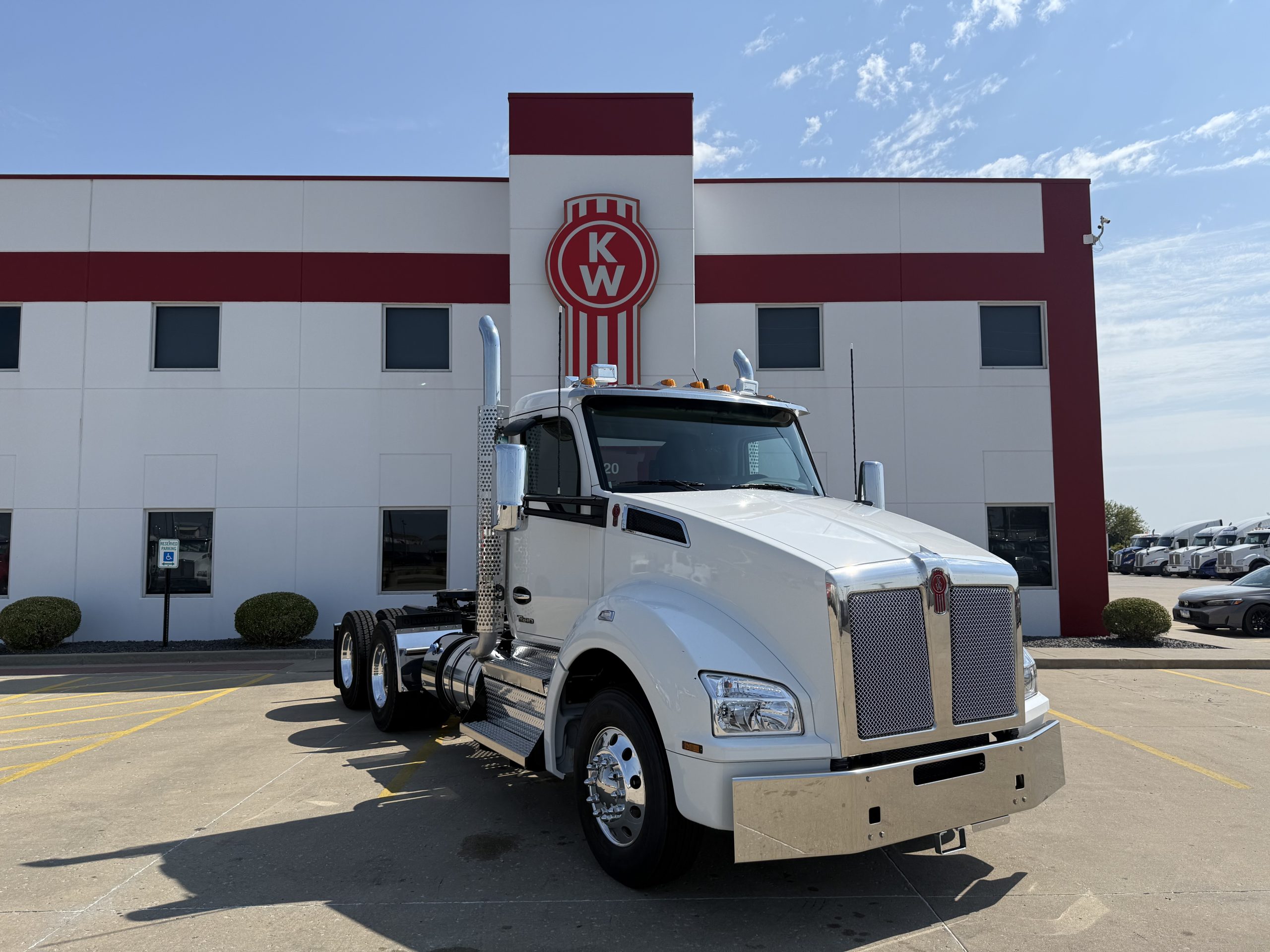 2026 KENWORTH T880 - image 3 of 6