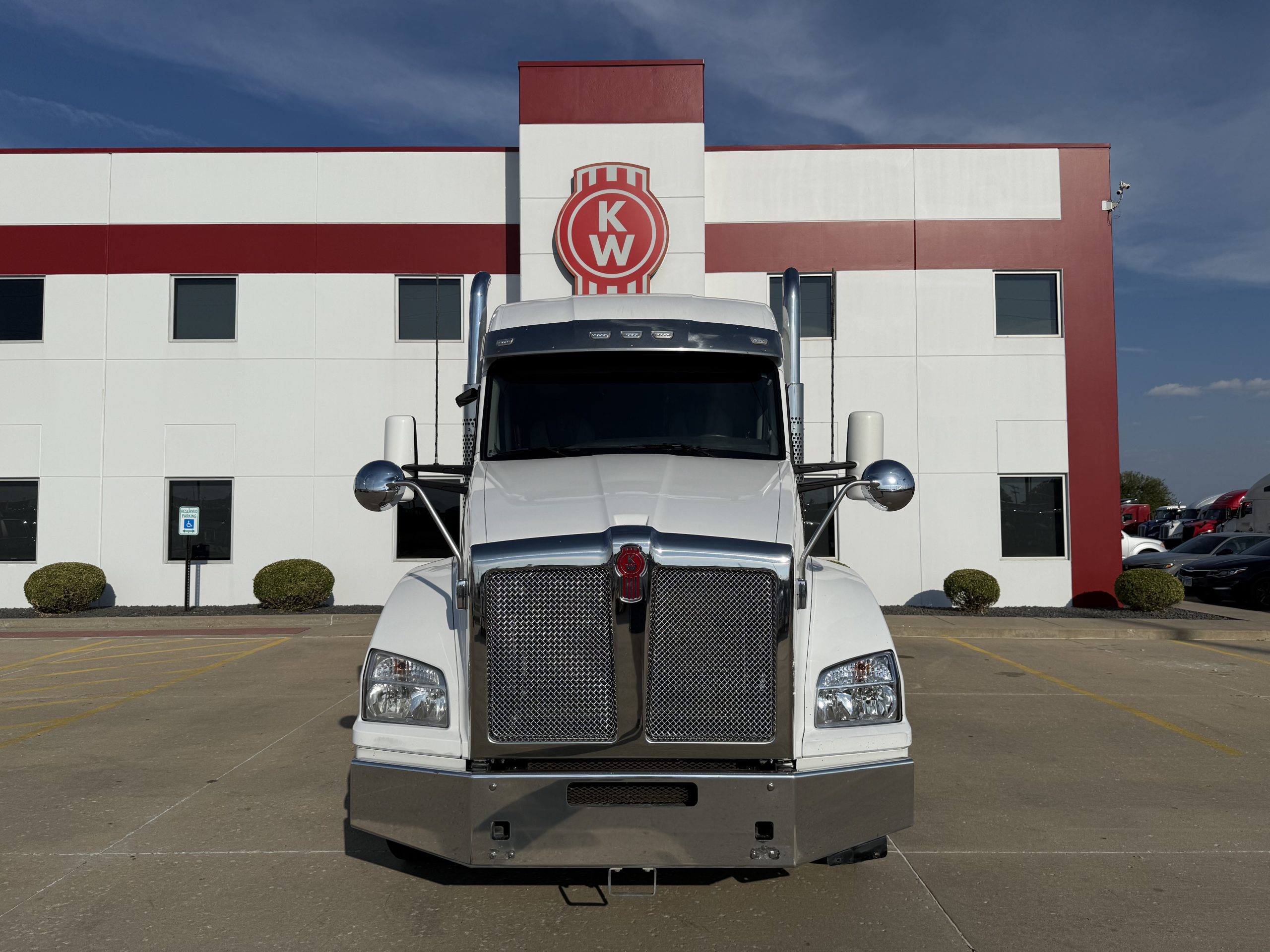 2021 KENWORTH T880 - image 2 of 6