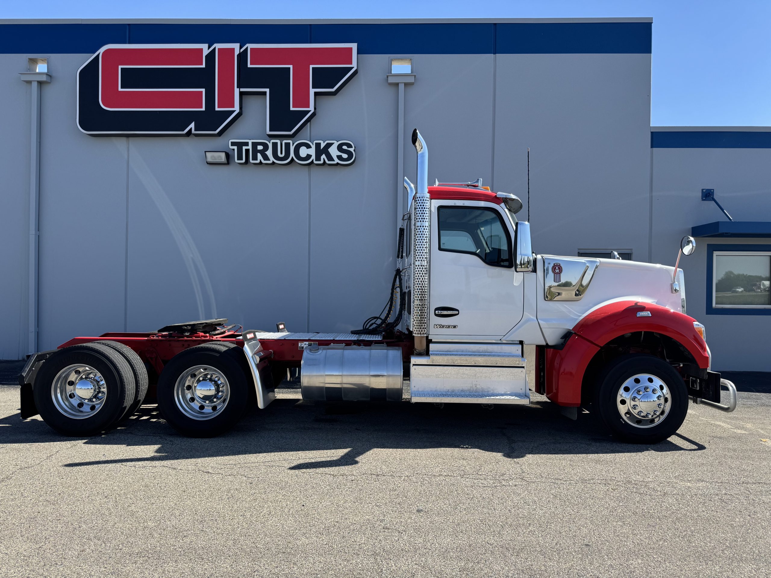 2023 KENWORTH W990 - image 5 of 6