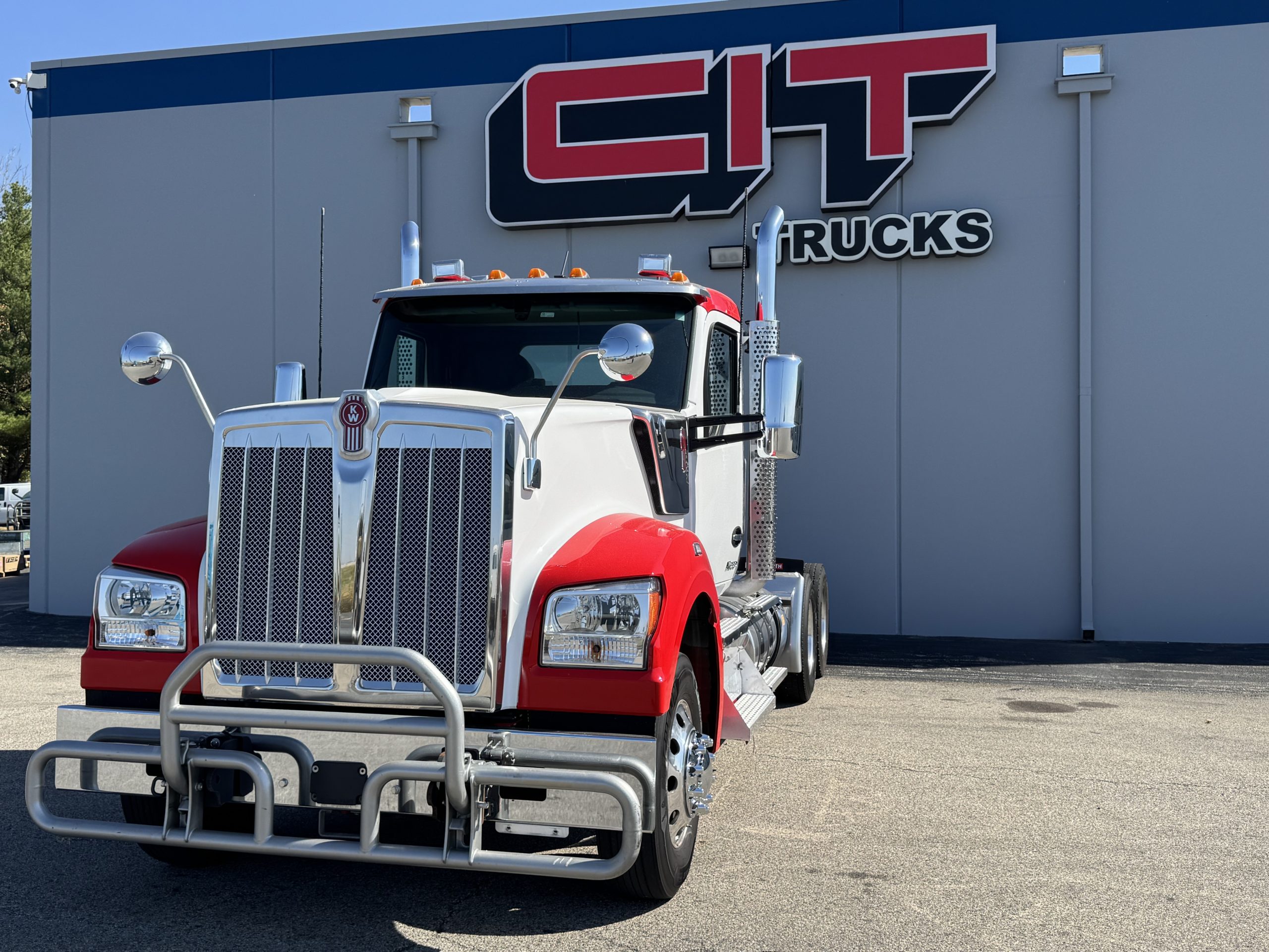 2023 KENWORTH W990 - image 2 of 6