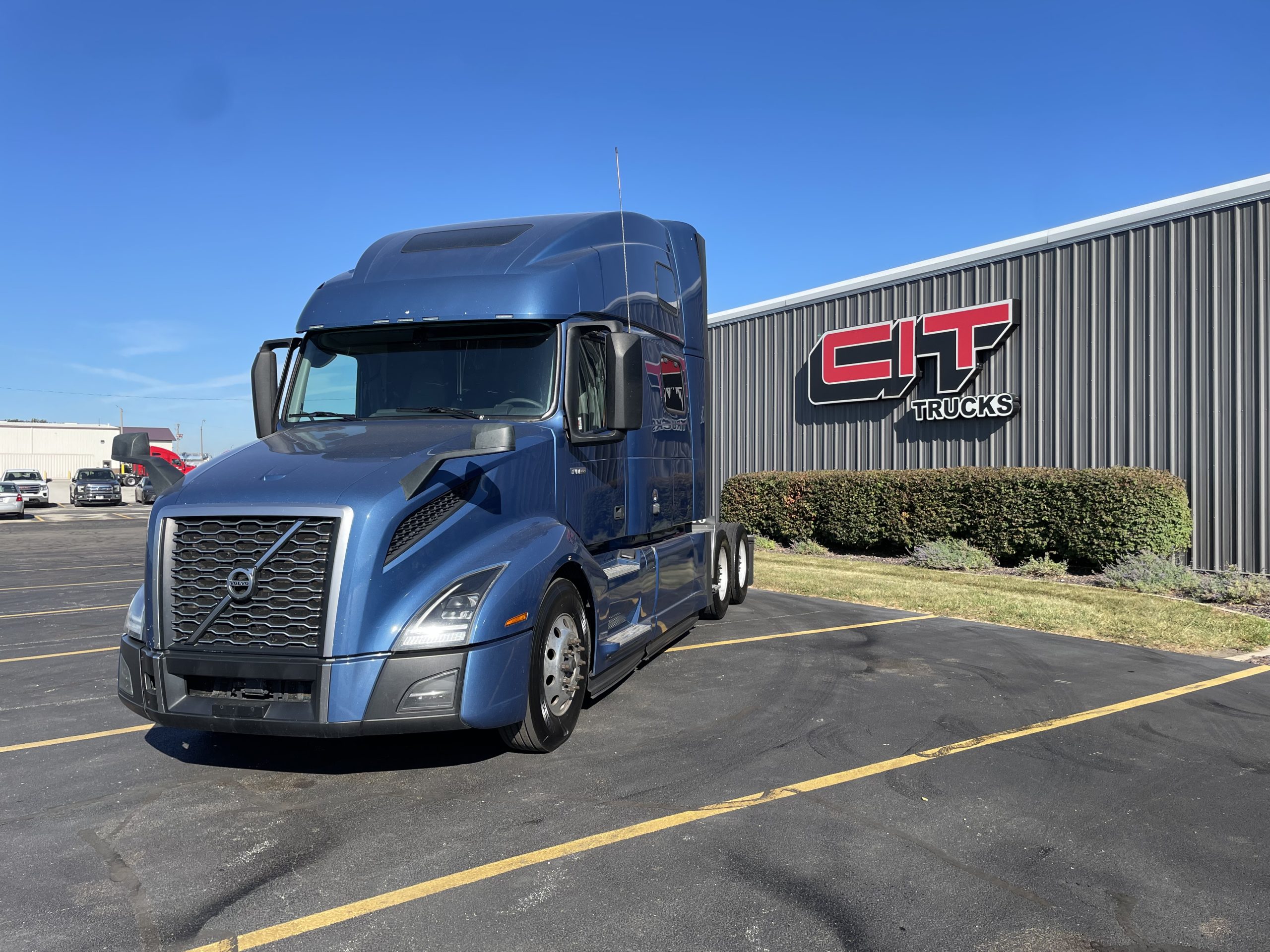 2024 VOLVO VNL860 - image 1 of 6