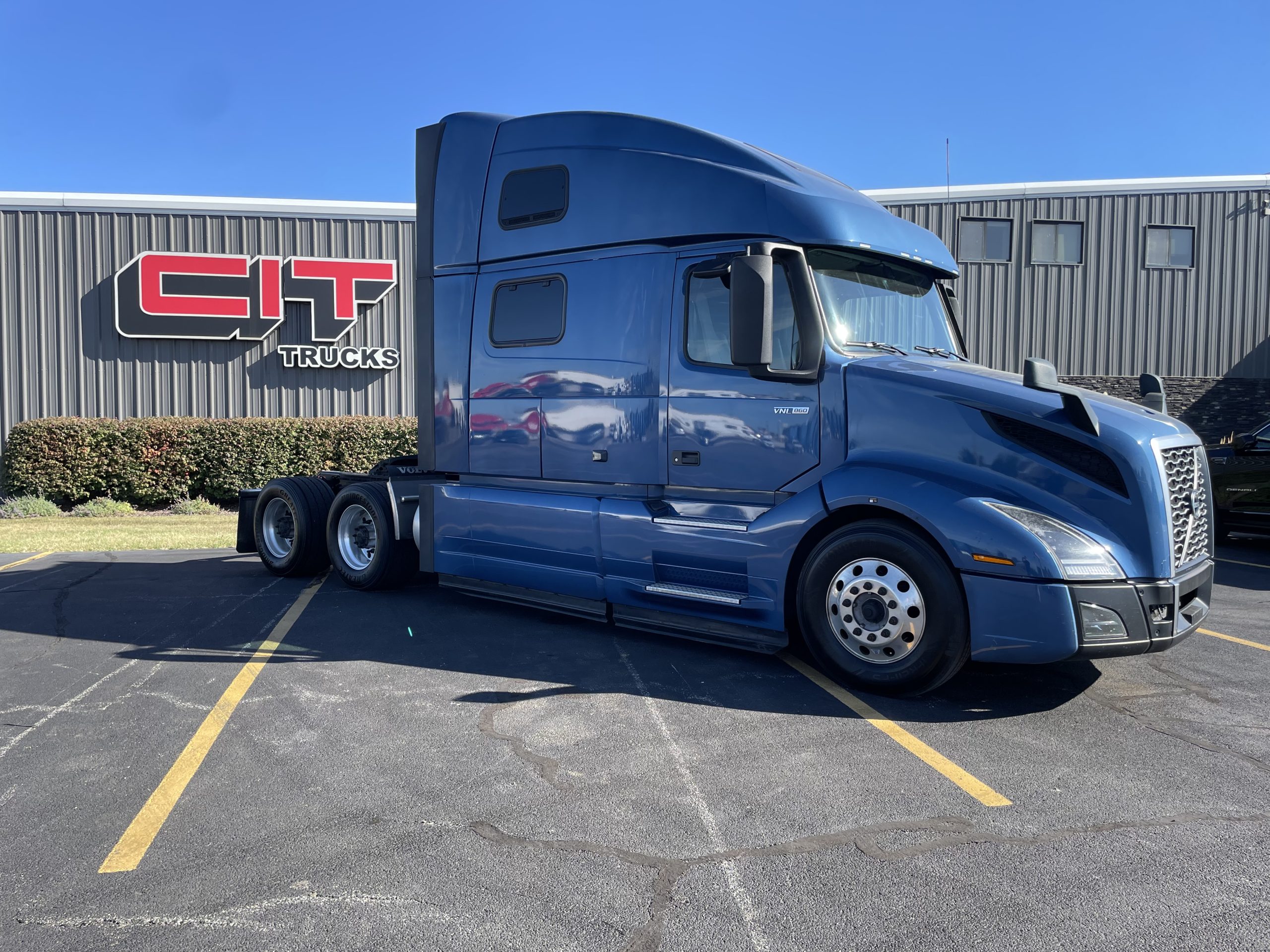 2024 VOLVO VNL860 - image 3 of 6