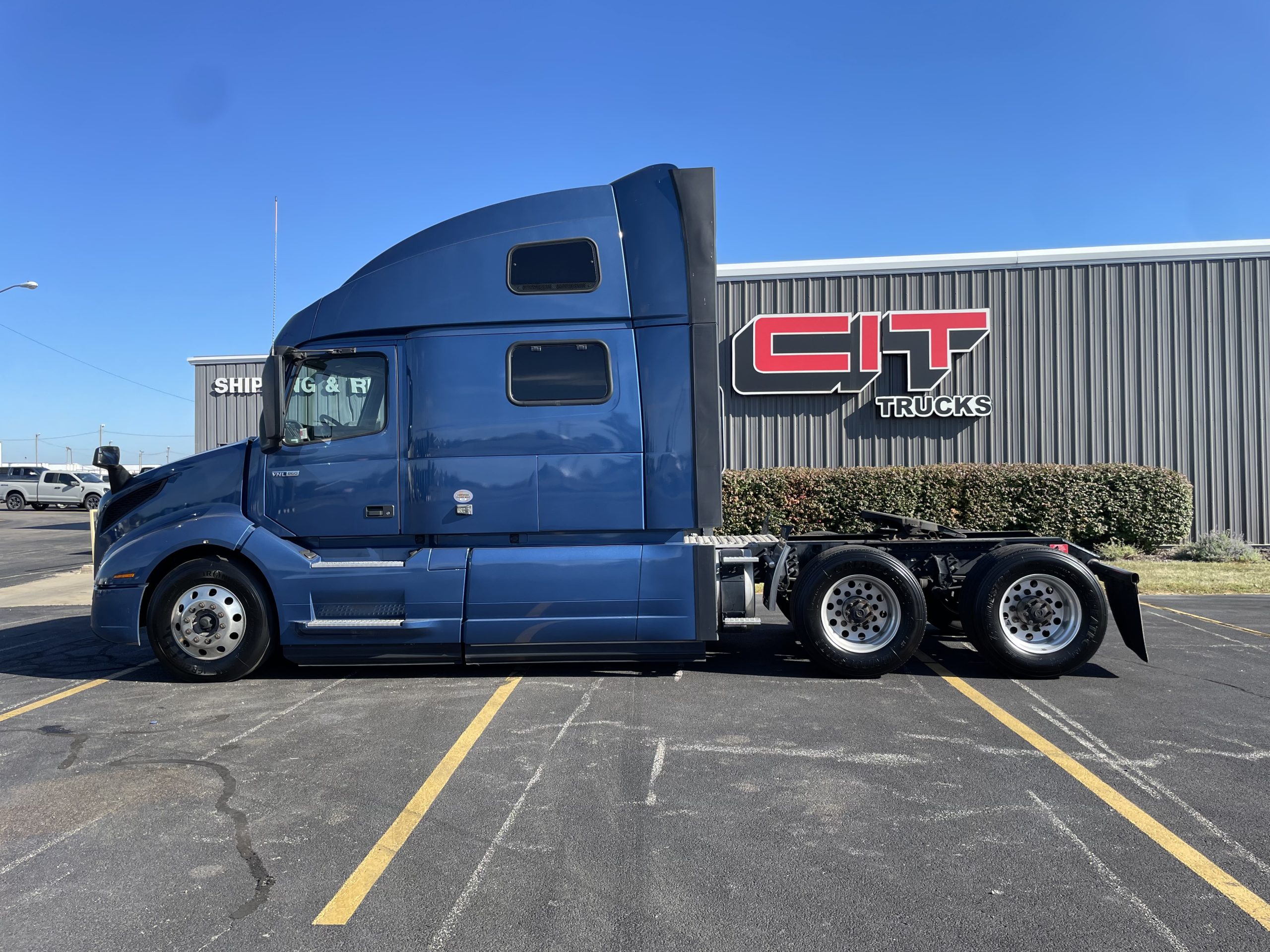 2024 VOLVO VNL860 - image 5 of 6