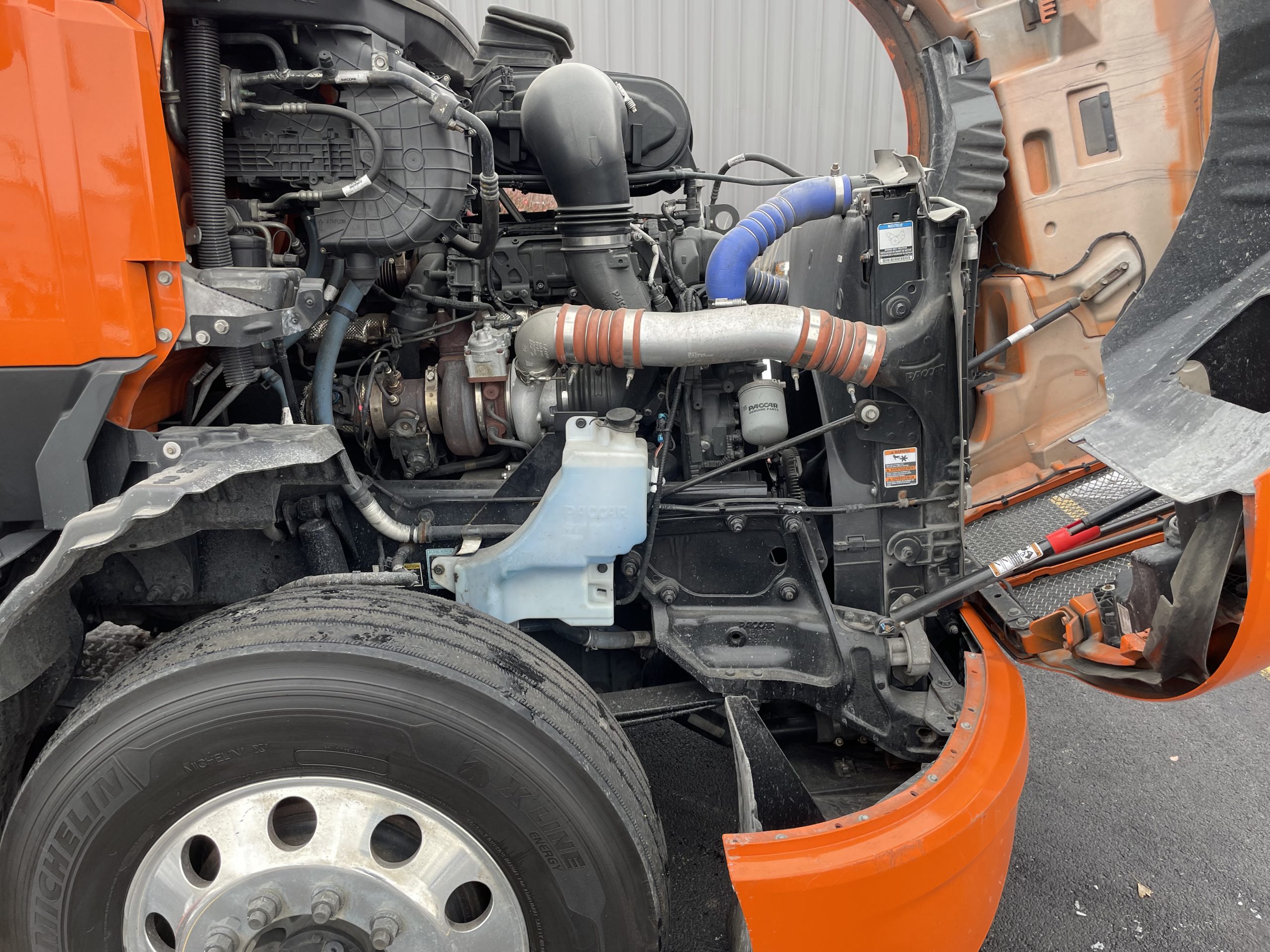 2023 KENWORTH T680 - image 5 of 6