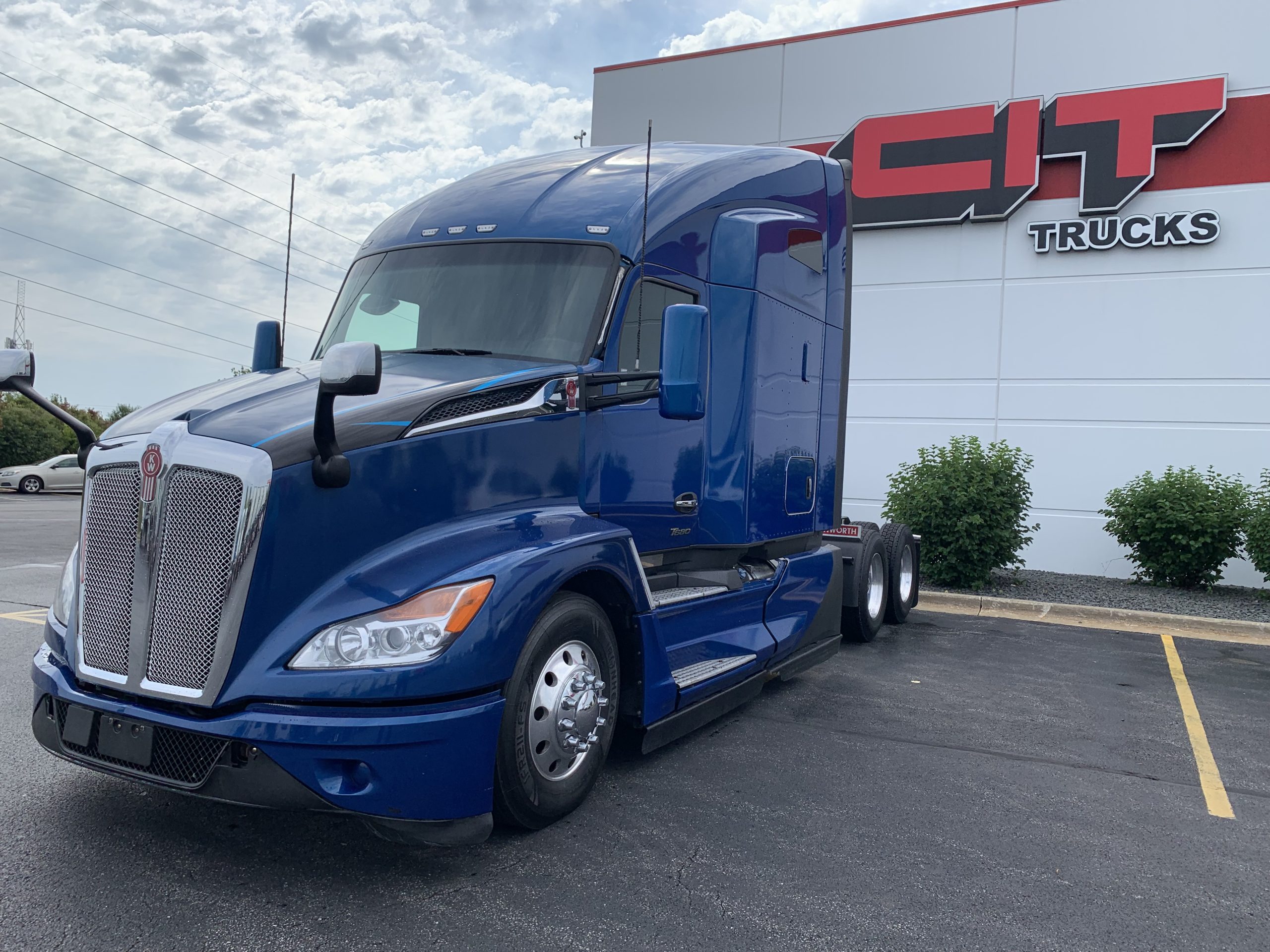 2023 KENWORTH T680 - image 1 of 6
