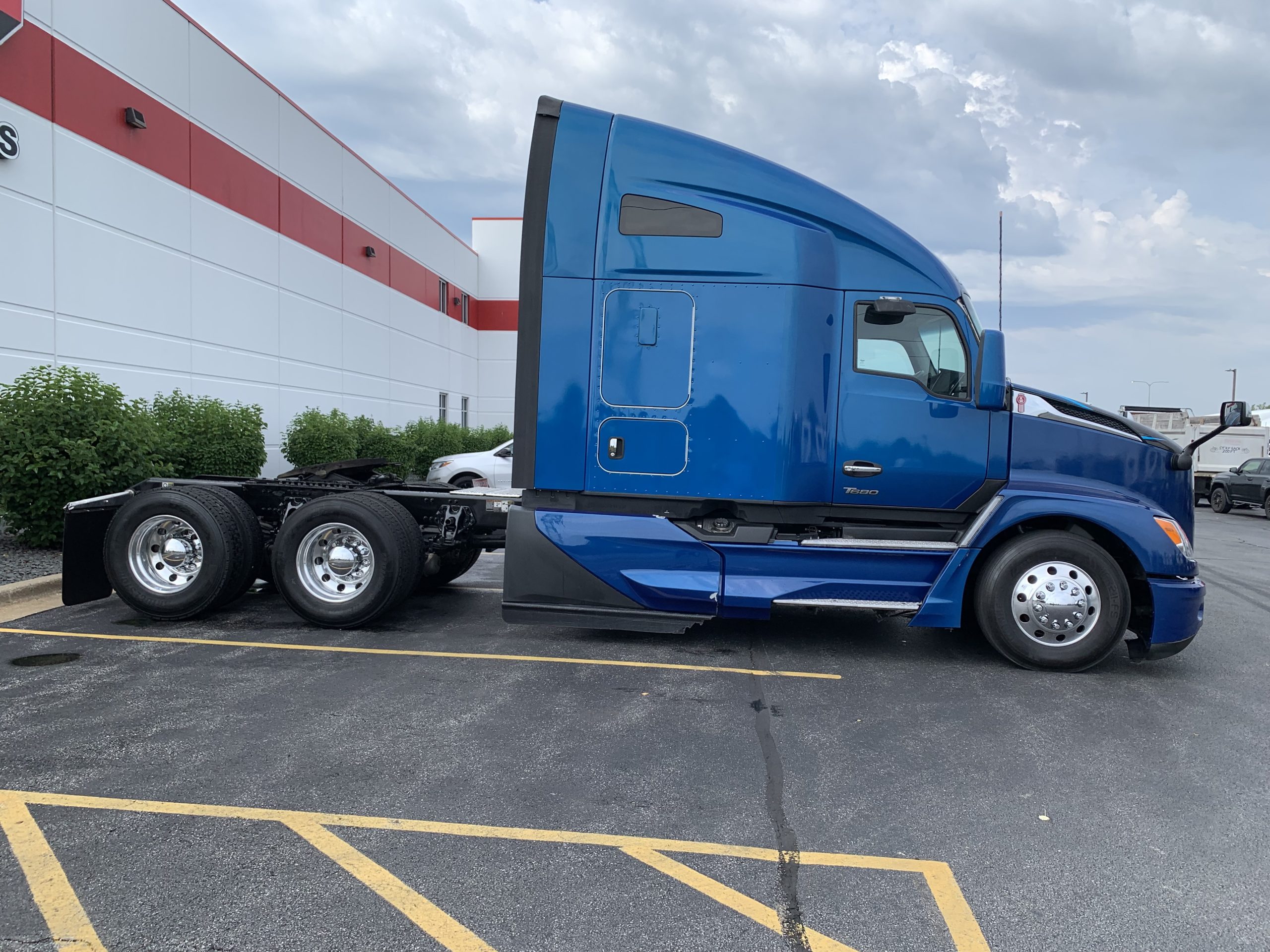 2023 KENWORTH T680 - image 5 of 6