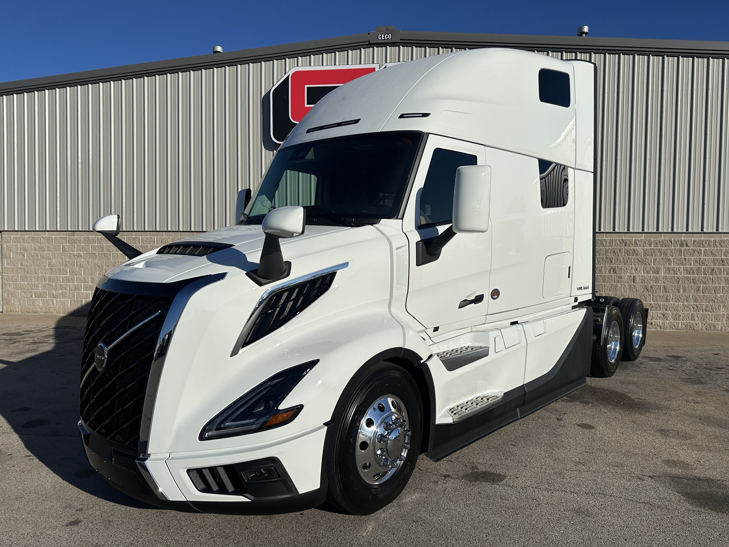 2026 VOLVO VNL860 2026 VOLVO VNL860 - image 1 of 6