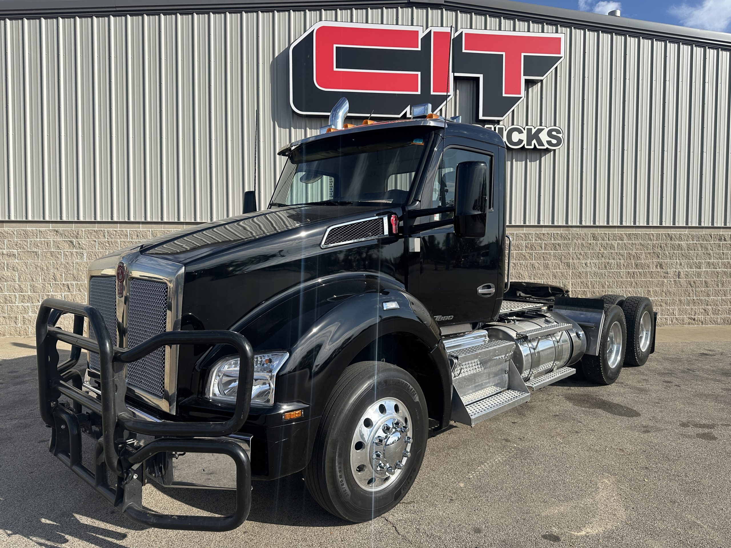 2020 KENWORTH T880 - image 2 of 6