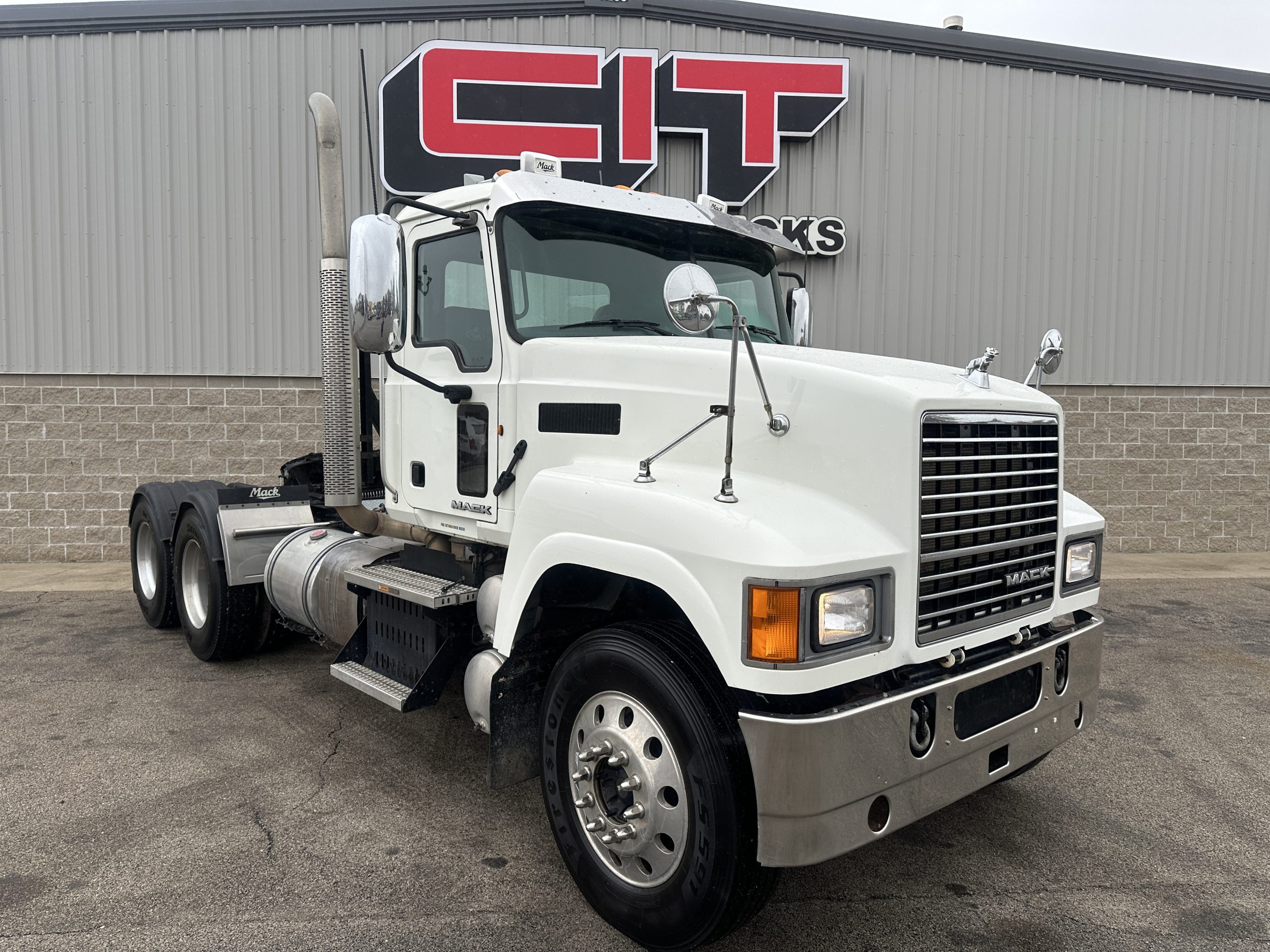 2011 MACK PINNACLE - image 2 of 6
