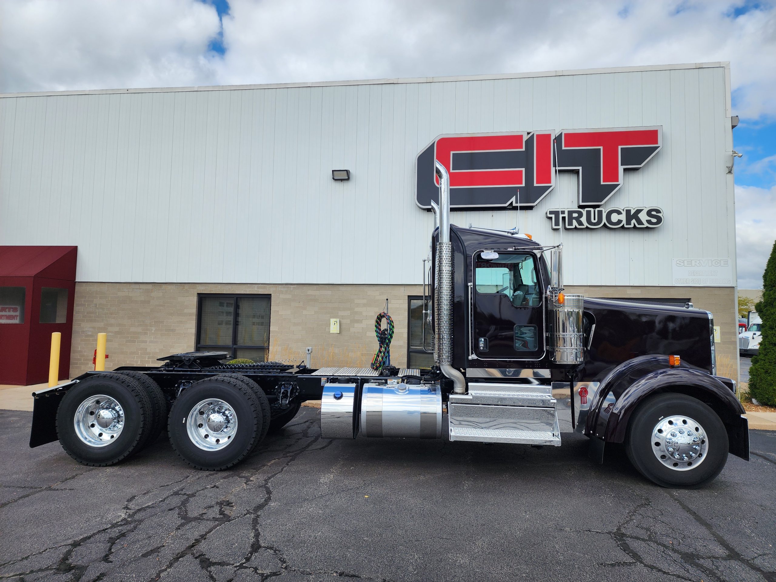 2026 KENWORTH W900L - image 3 of 6