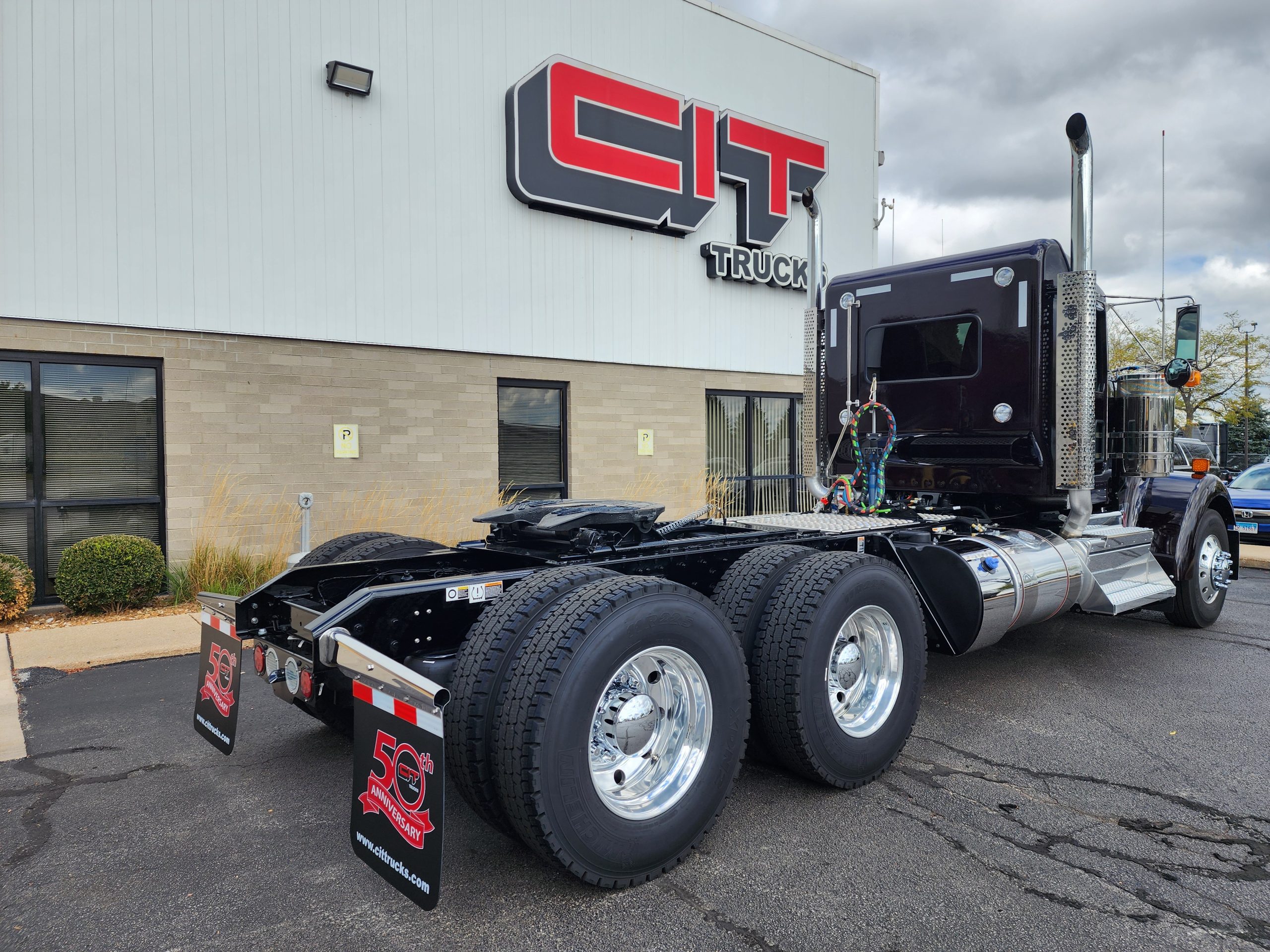 2026 KENWORTH W900L - image 4 of 6