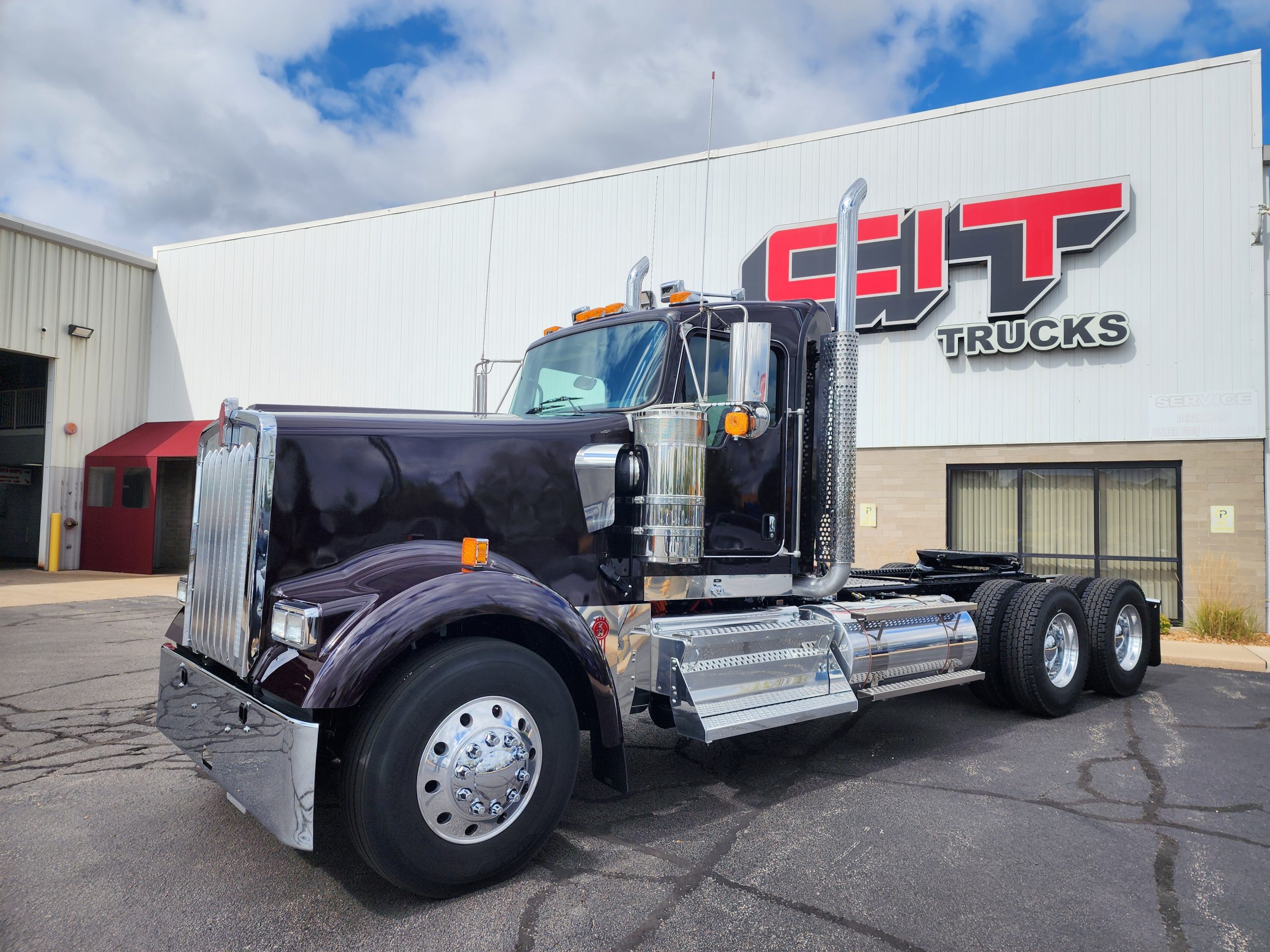 2026 KENWORTH W900L - image 1 of 6