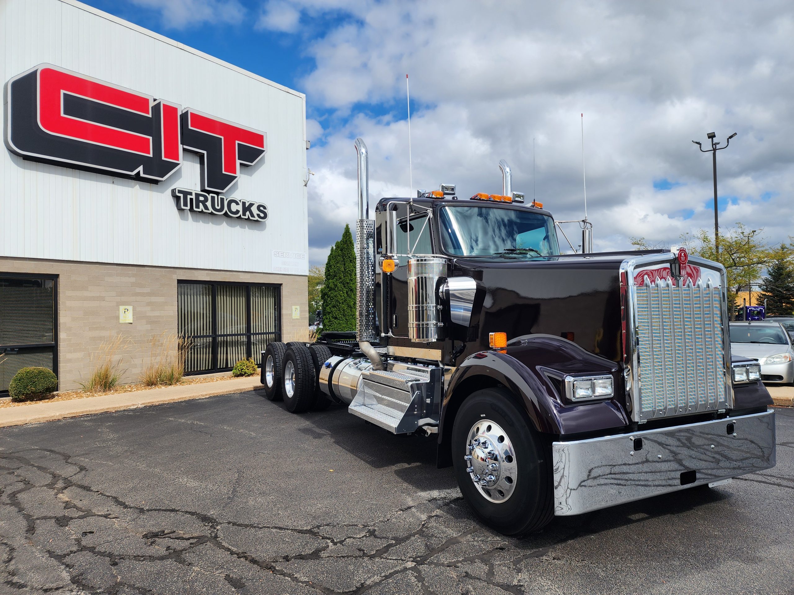 2026 KENWORTH W900L - image 2 of 6