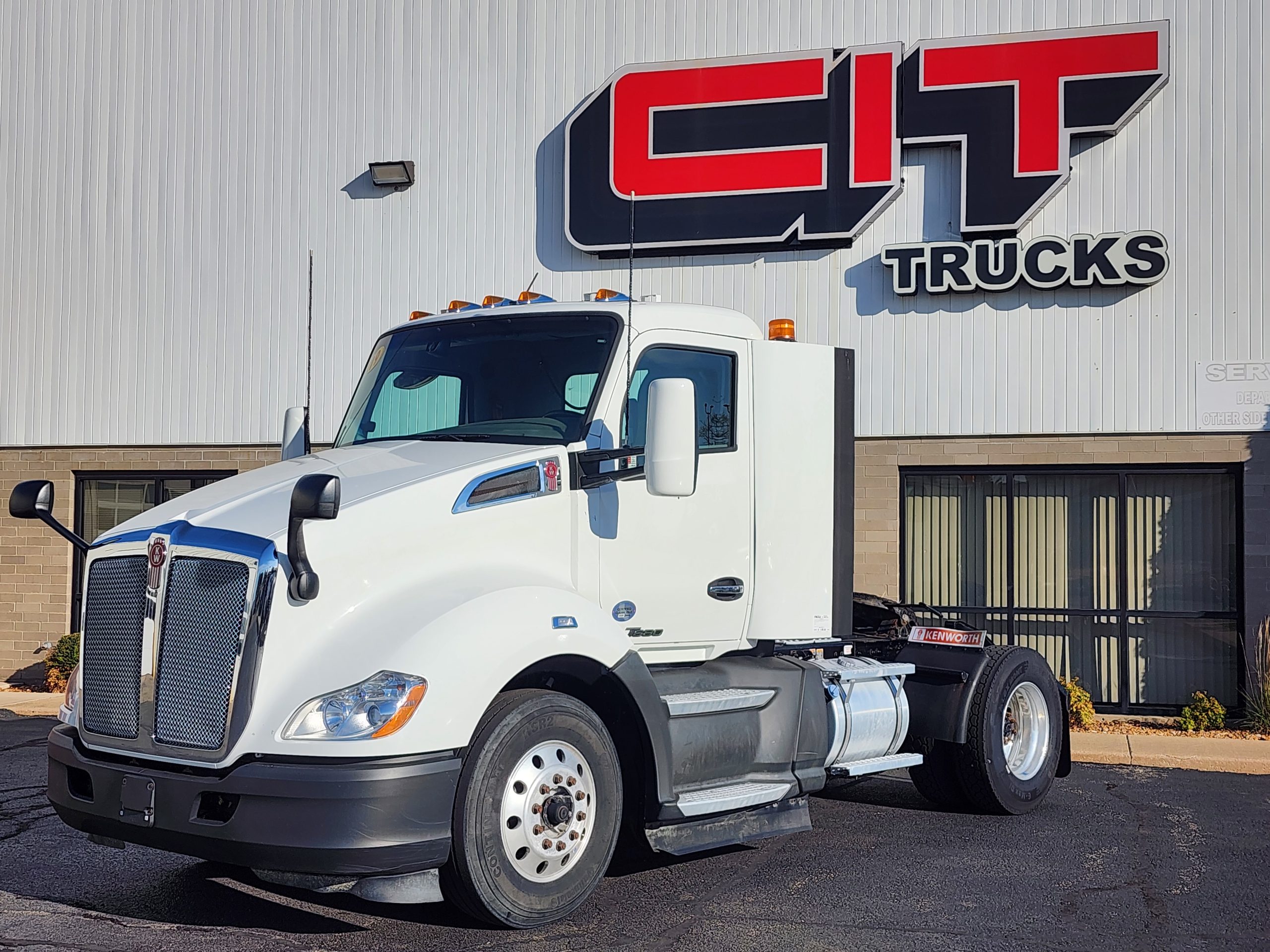 2019 KENWORTH T680 - image 1 of 6