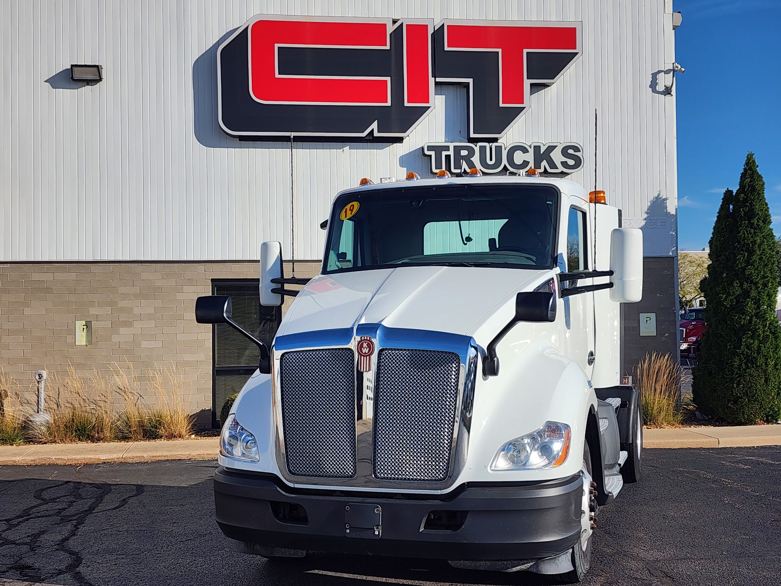 2019 KENWORTH T680 - image 2 of 6