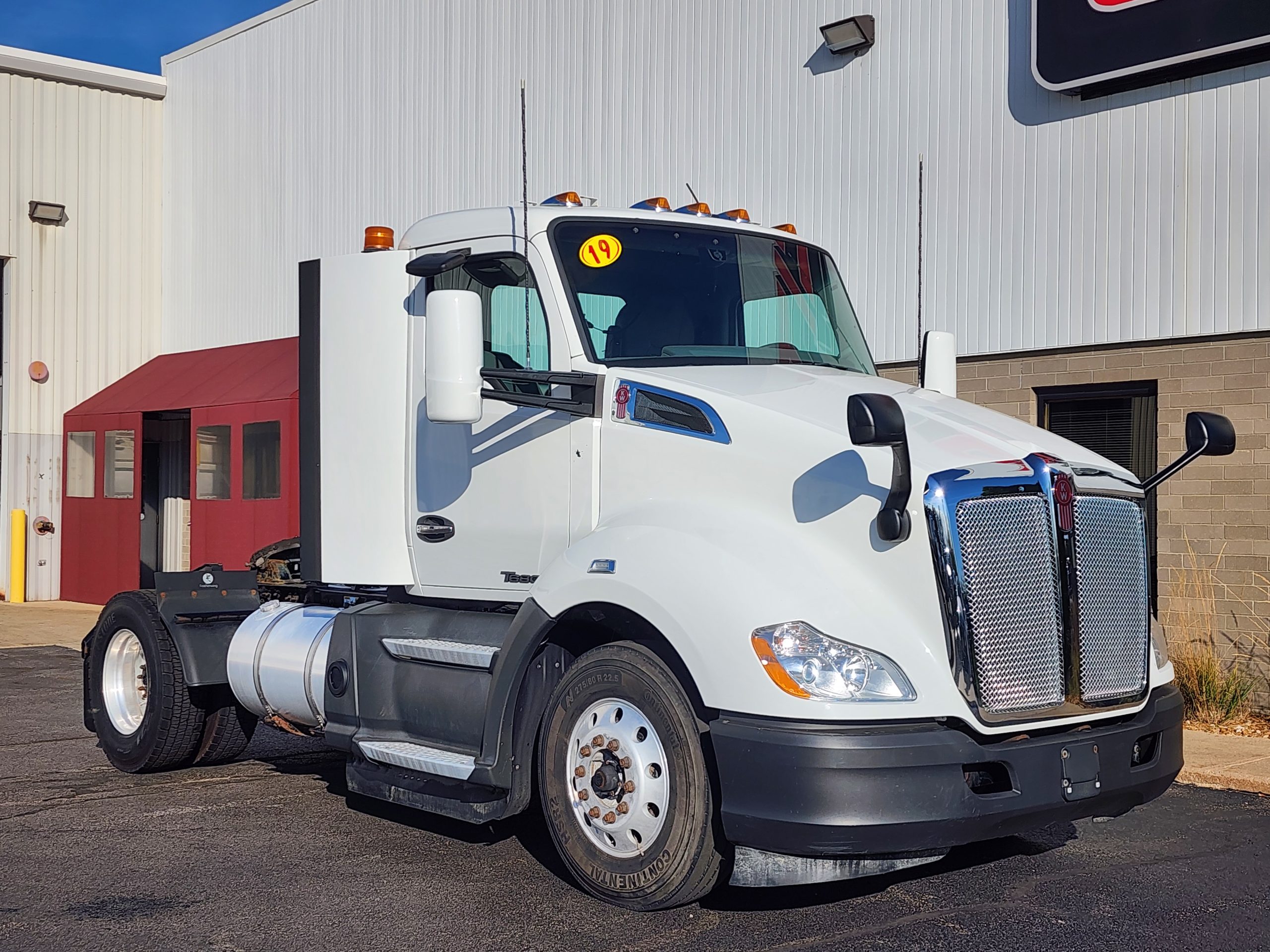 2019 KENWORTH T680 - image 3 of 6