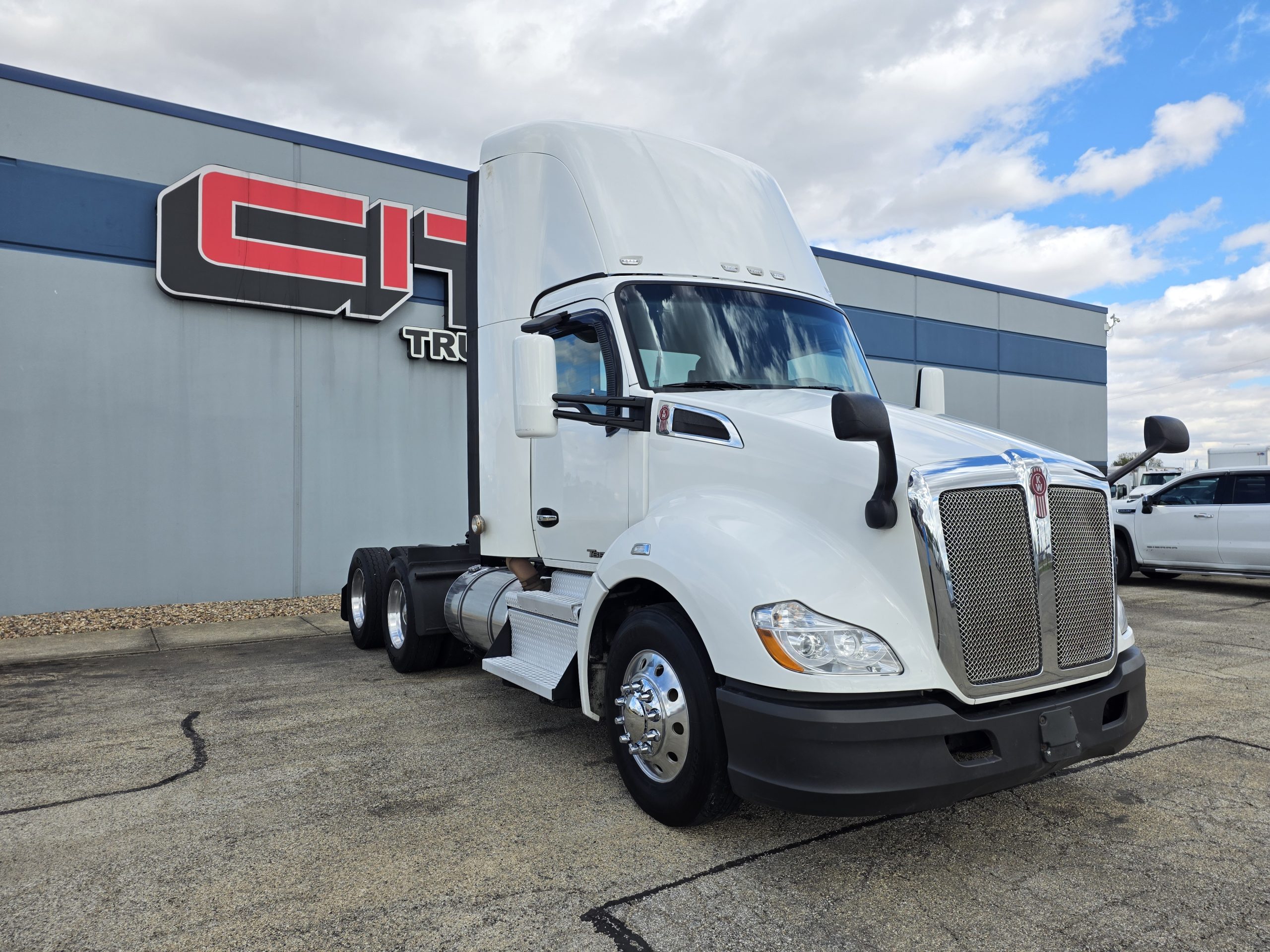 2019 KENWORTH T680 - image 3 of 6