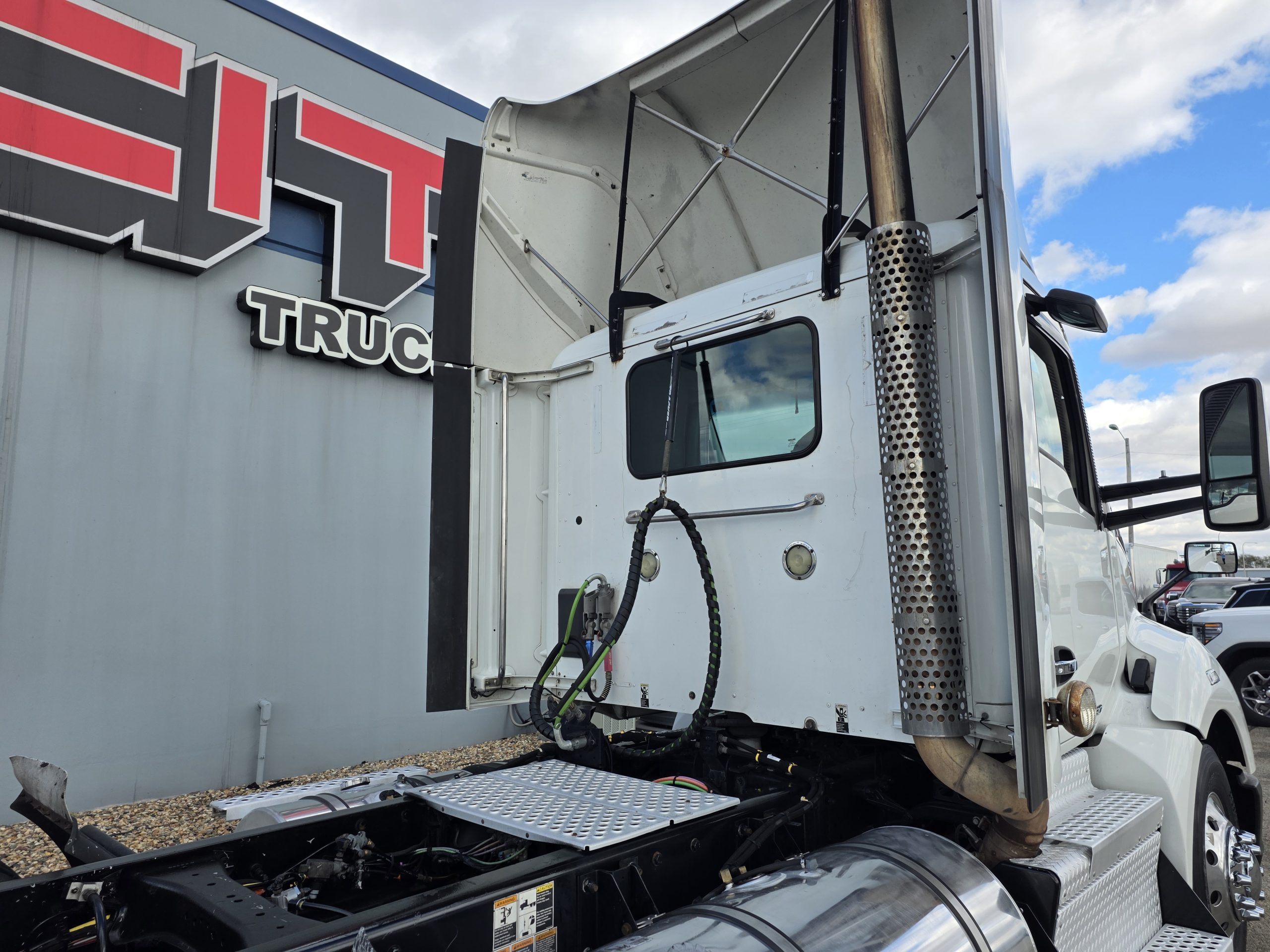 2019 KENWORTH T680 - image 5 of 6