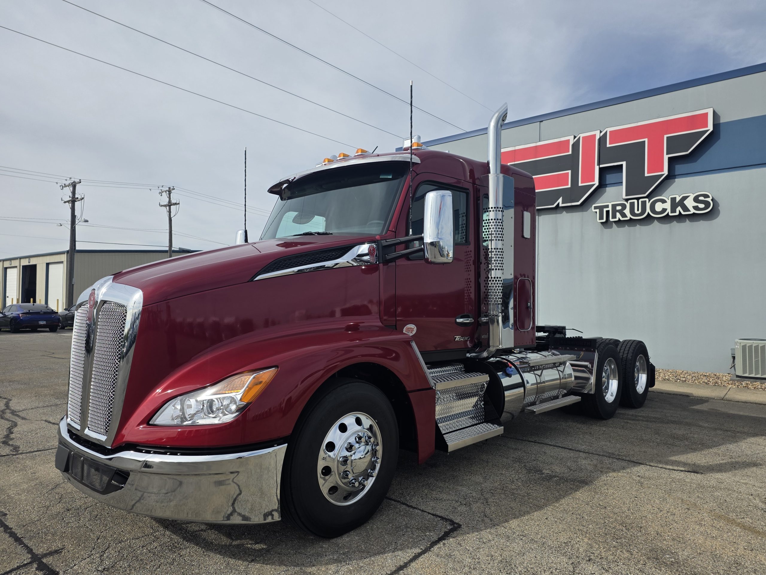 2026 KENWORTH T680 2026 KENWORTH T680 - image 1 of 6