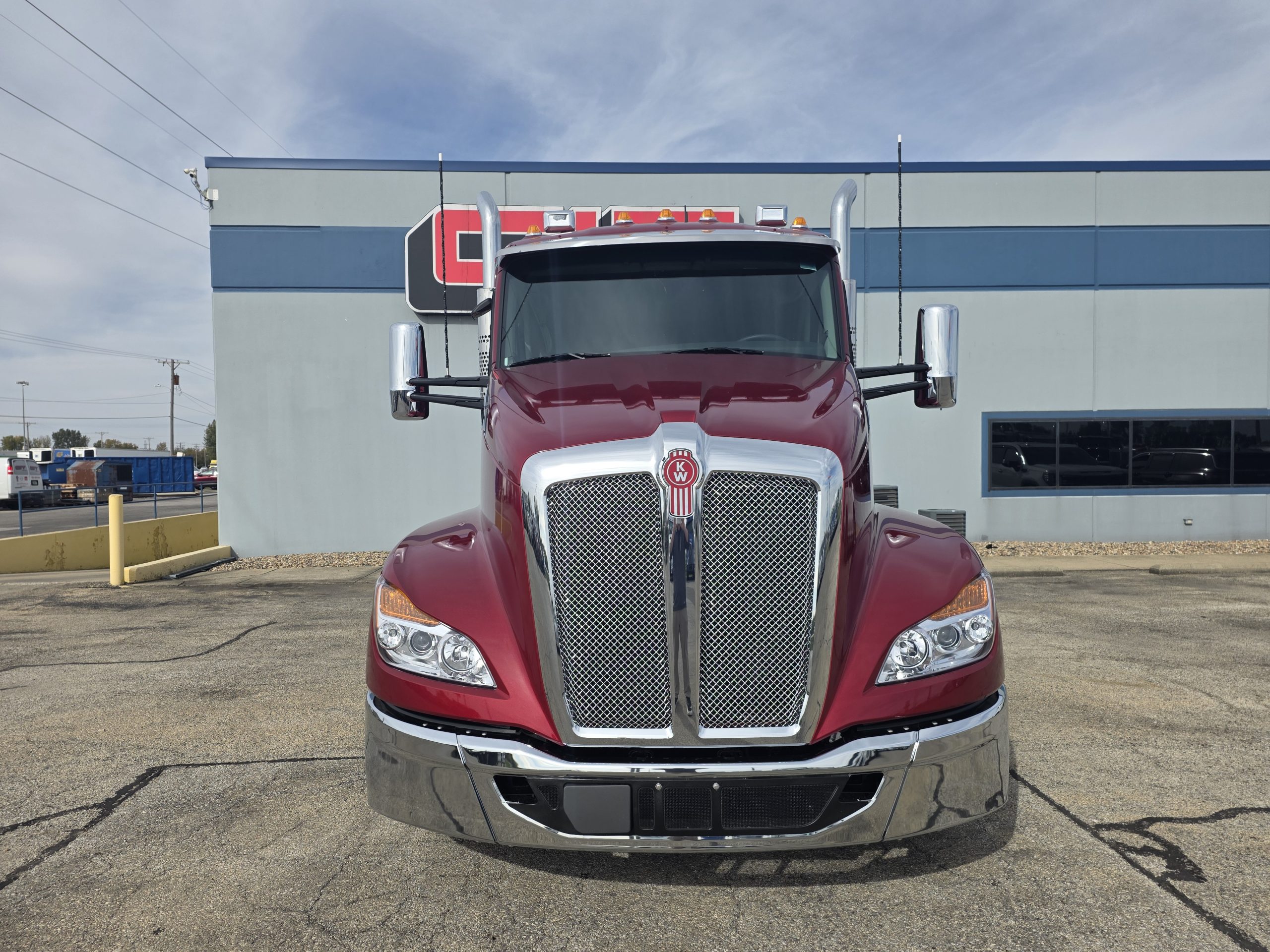 2026 KENWORTH T680 2026 KENWORTH T680 - image 2 of 6