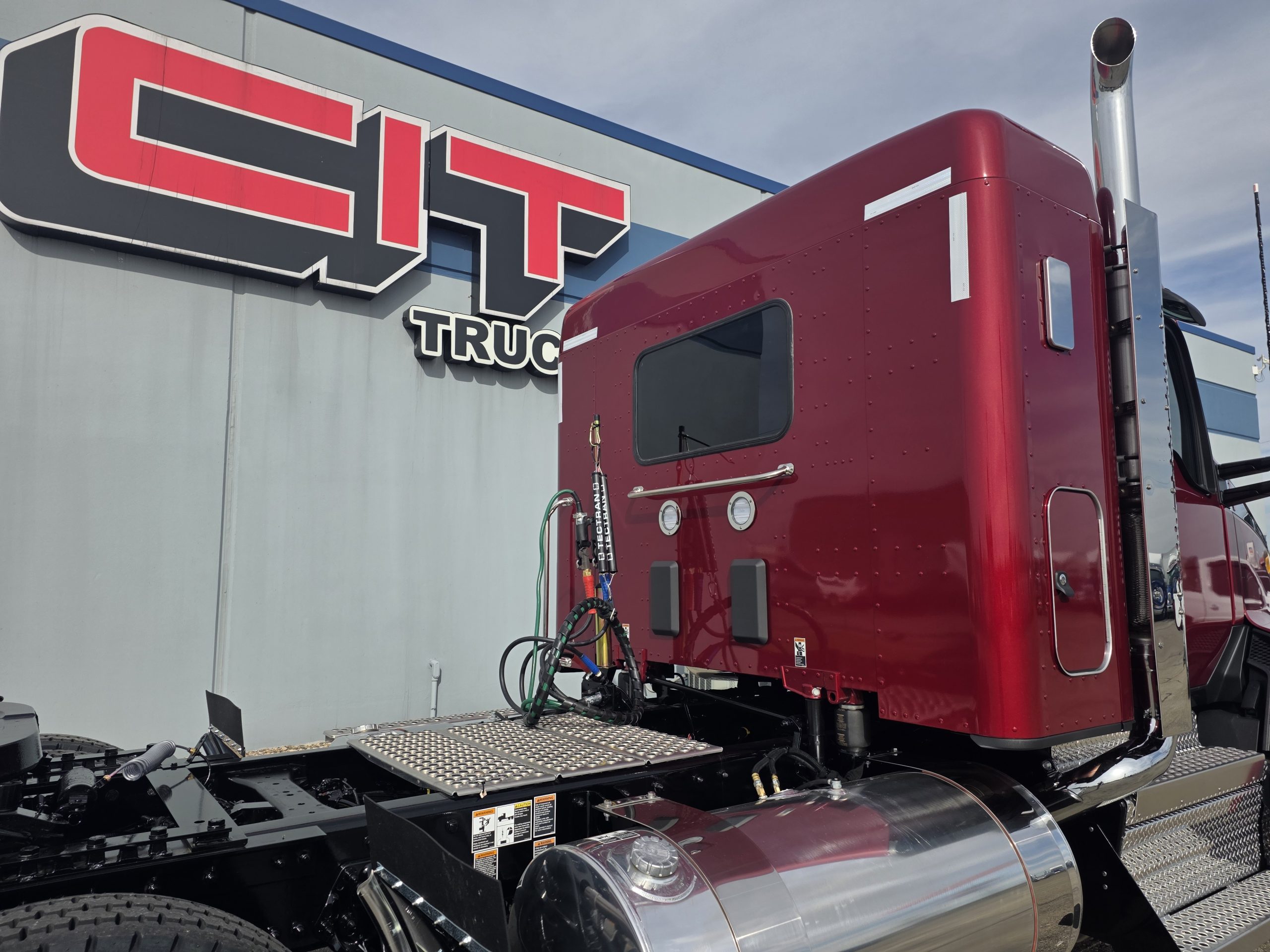 2026 KENWORTH T680 2026 KENWORTH T680 - image 5 of 6