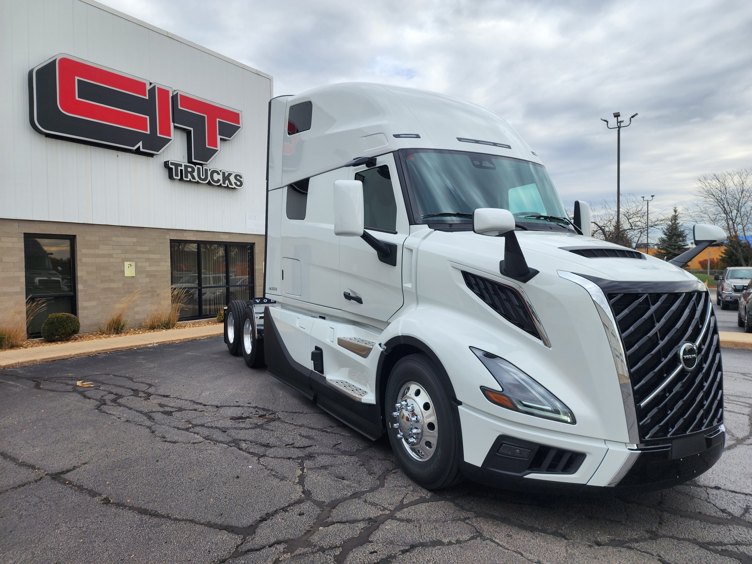 2026 VOLVO VNL860 2026 VOLVO VNL860 - image 3 of 6