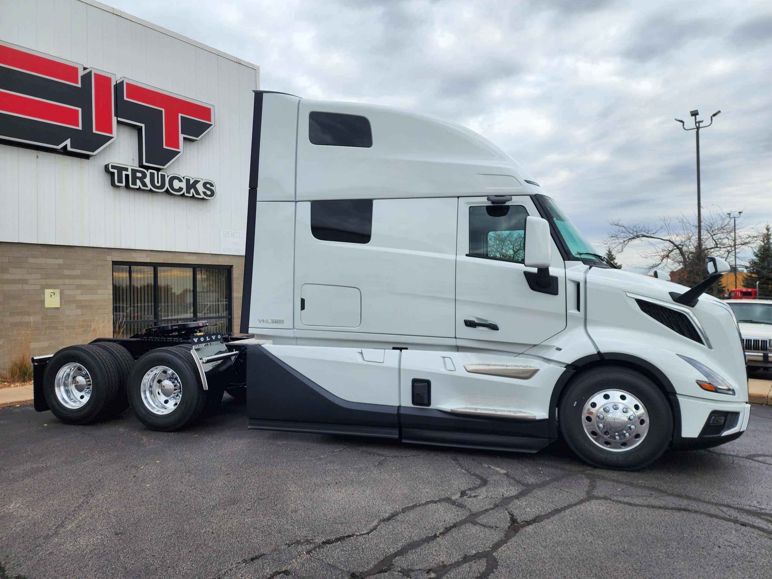 2026 VOLVO VNL860 2026 VOLVO VNL860 - image 4 of 6